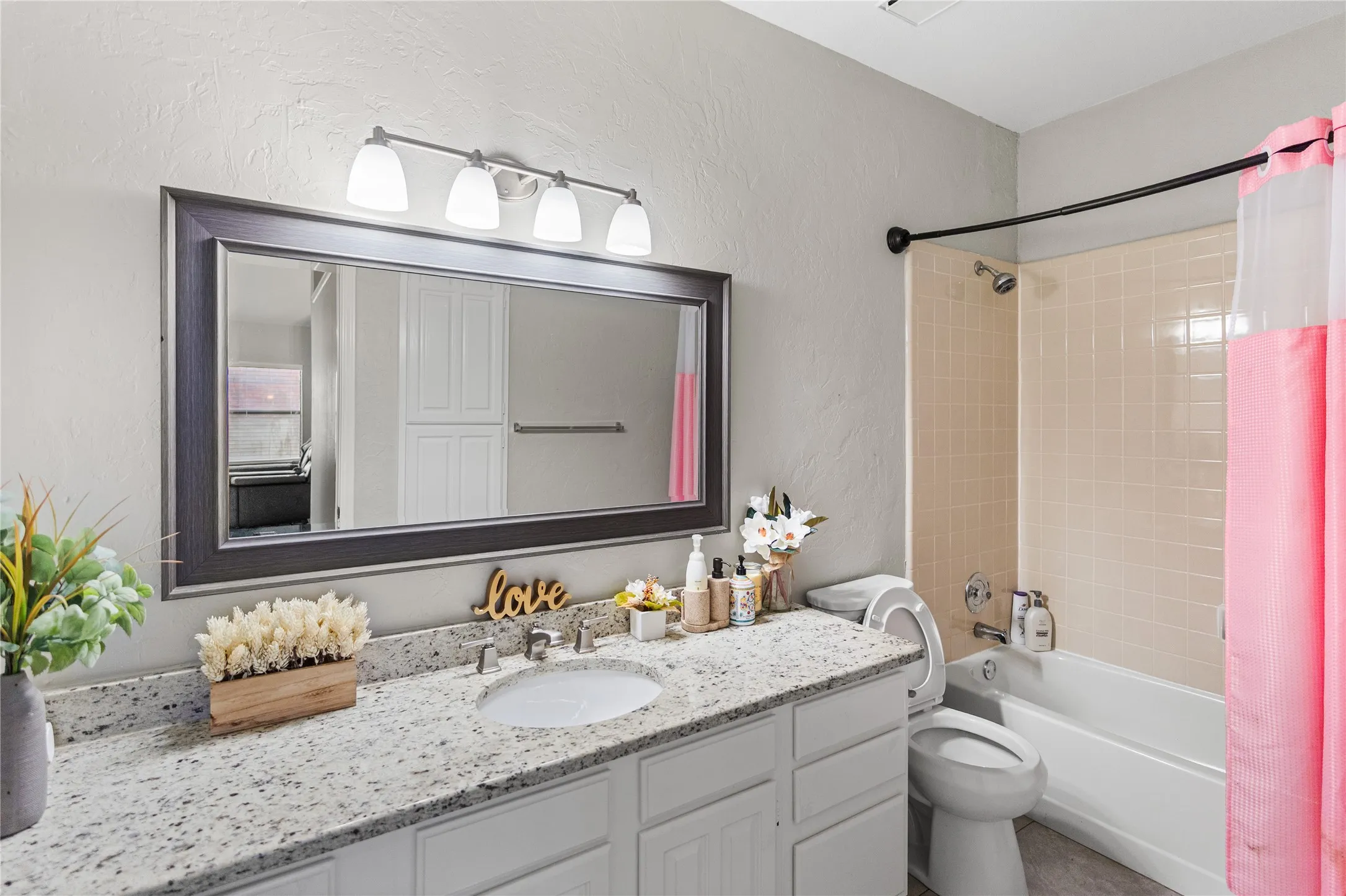 Single Family Residence For Rent in Denton County , 2219 Greenview Drive, Carrollton, Texas 75010, 3 Bedroom, 2 Bathroom, 2 Garage spaces, 1,331 Sqft, built in 1985, mls#21318953, Real Estate Agent in Carrollton, Homes For Rent in Denton county, Homes For Rent in Carrollton, Realtor in Carrollton Texas, Real Estate Brokerage Independent Realty Texas, Luminita Cordes Realtor