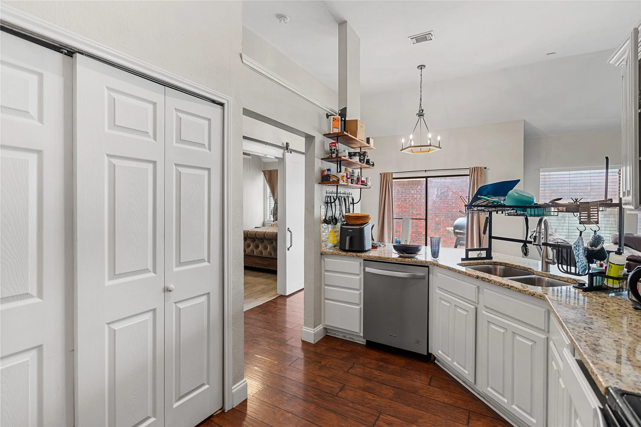 Single Family Residence For Rent in Denton County , 2219 Greenview Drive, Carrollton, Texas 75010, 3 Bedroom, 2 Bathroom, 2 Garage spaces, 1,331 Sqft, built in 1985, mls#21318953, Real Estate Agent in Carrollton, Homes For Rent in Denton county, Homes For Rent in Carrollton, Realtor in Carrollton Texas, Real Estate Brokerage Independent Realty Texas, Luminita Cordes Realtor