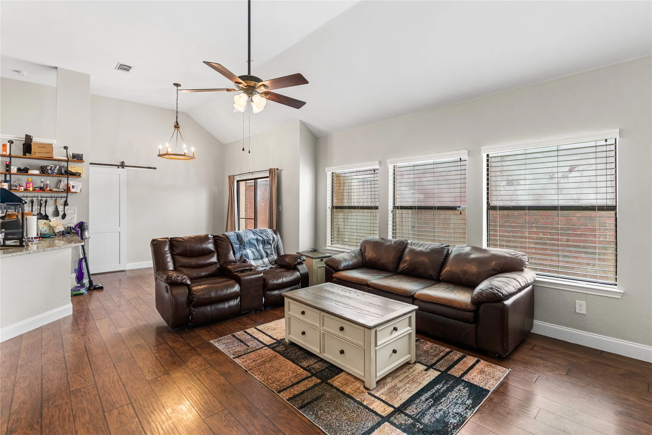 Single Family Residence For Rent in Denton County , 2219 Greenview Drive, Carrollton, Texas 75010, 3 Bedroom, 2 Bathroom, 2 Garage spaces, 1,331 Sqft, built in 1985, mls#21318953, Real Estate Agent in Carrollton, Homes For Rent in Denton county, Homes For Rent in Carrollton, Realtor in Carrollton Texas, Real Estate Brokerage Independent Realty Texas, Luminita Cordes Realtor
