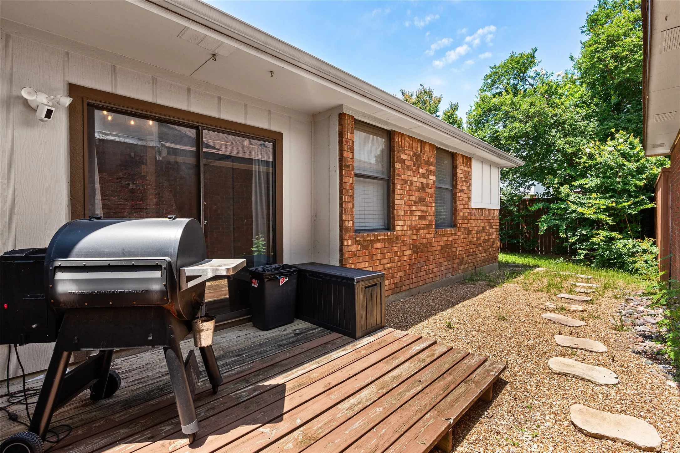 Single Family Residence For Rent in Denton County , 2219 Greenview Drive, Carrollton, Texas 75010, 3 Bedroom, 2 Bathroom, 2 Garage spaces, 1,331 Sqft, built in 1985, mls#21318953, Real Estate Agent in Carrollton, Homes For Rent in Denton county, Homes For Rent in Carrollton, Realtor in Carrollton Texas, Real Estate Brokerage Independent Realty Texas, Luminita Cordes Realtor