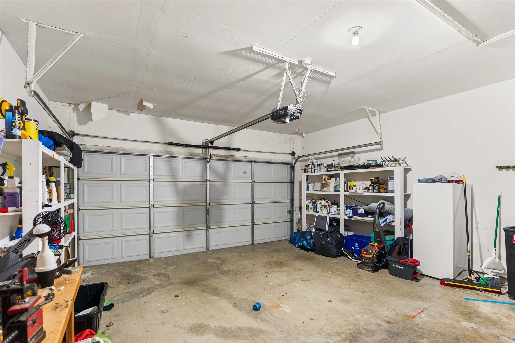 Single Family Residence For Rent in Denton County , 2219 Greenview Drive, Carrollton, Texas 75010, 3 Bedroom, 2 Bathroom, 2 Garage spaces, 1,331 Sqft, built in 1985, mls#21318953, Real Estate Agent in Carrollton, Homes For Rent in Denton county, Homes For Rent in Carrollton, Realtor in Carrollton Texas, Real Estate Brokerage Independent Realty Texas, Luminita Cordes Realtor