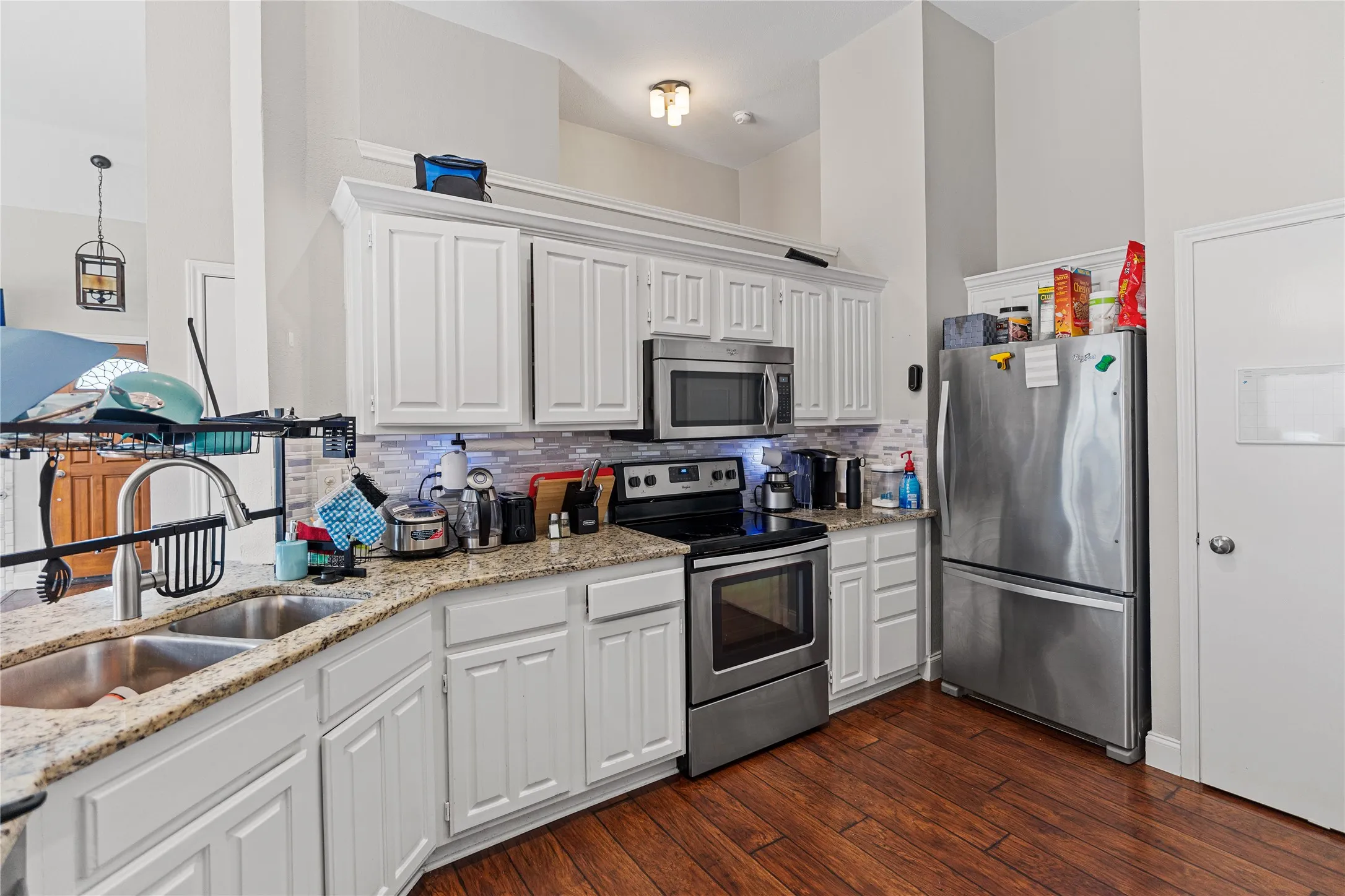 Single Family Residence For Rent in Denton County , 2219 Greenview Drive, Carrollton, Texas 75010, 3 Bedroom, 2 Bathroom, 2 Garage spaces, 1,331 Sqft, built in 1985, mls#21318953, Real Estate Agent in Carrollton, Homes For Rent in Denton county, Homes For Rent in Carrollton, Realtor in Carrollton Texas, Real Estate Brokerage Independent Realty Texas, Luminita Cordes Realtor