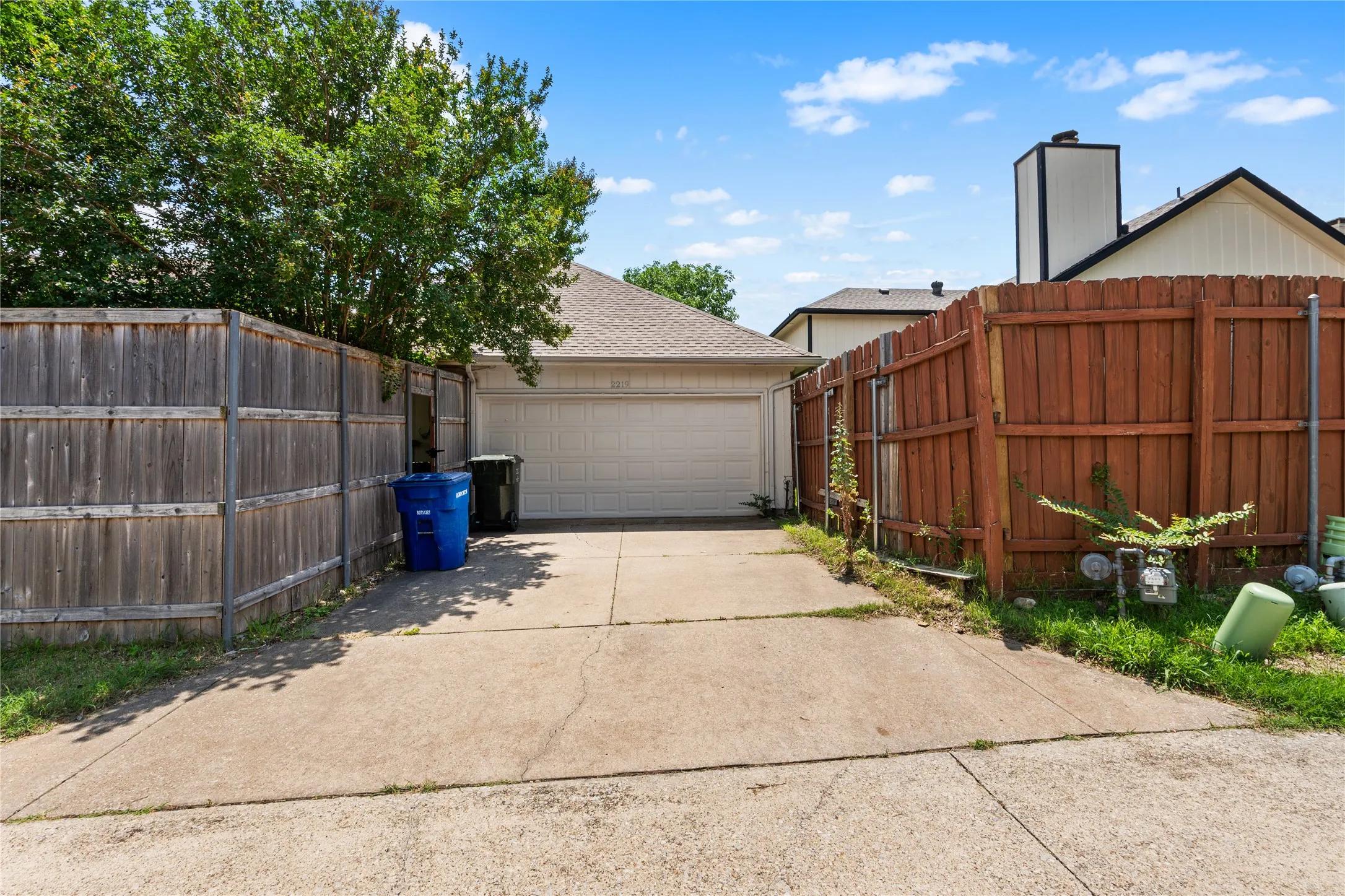 Single Family Residence For Rent in Denton County , 2219 Greenview Drive, Carrollton, Texas 75010, 3 Bedroom, 2 Bathroom, 2 Garage spaces, 1,331 Sqft, built in 1985, mls#21318953, Real Estate Agent in Carrollton, Homes For Rent in Denton county, Homes For Rent in Carrollton, Realtor in Carrollton Texas, Real Estate Brokerage Independent Realty Texas, Luminita Cordes Realtor