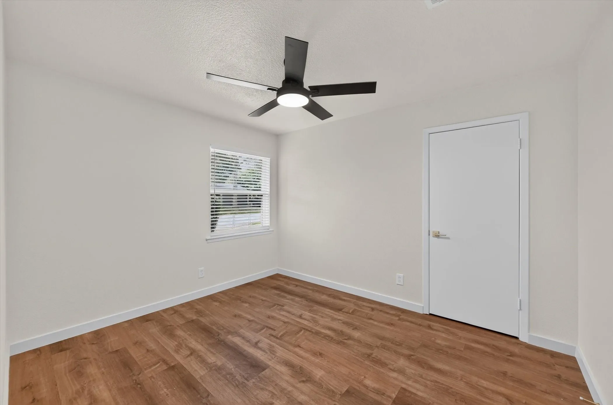 Single Family Residence For Sale in Tarrant County , 301 E Fuller Drive, Euless, Texas 76039, 4 Bedroom, 2 Bathroom, 1 Garage spaces, 1,463 Sqft, built in 1966, mls#21334521, Real Estate Agent in Euless, Homes For Sale in Tarrant county, Homes For Sale in Euless, Realtor in Euless Texas, Real Estate Brokerage Independent Realty Texas, Luminita Cordes Realtor