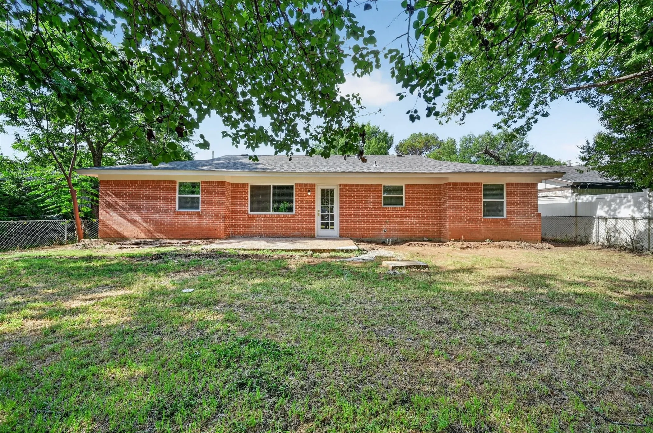 Single Family Residence For Sale in Tarrant County , 301 E Fuller Drive, Euless, Texas 76039, 4 Bedroom, 2 Bathroom, 1 Garage spaces, 1,463 Sqft, built in 1966, mls#21334521, Real Estate Agent in Euless, Homes For Sale in Tarrant county, Homes For Sale in Euless, Realtor in Euless Texas, Real Estate Brokerage Independent Realty Texas, Luminita Cordes Realtor