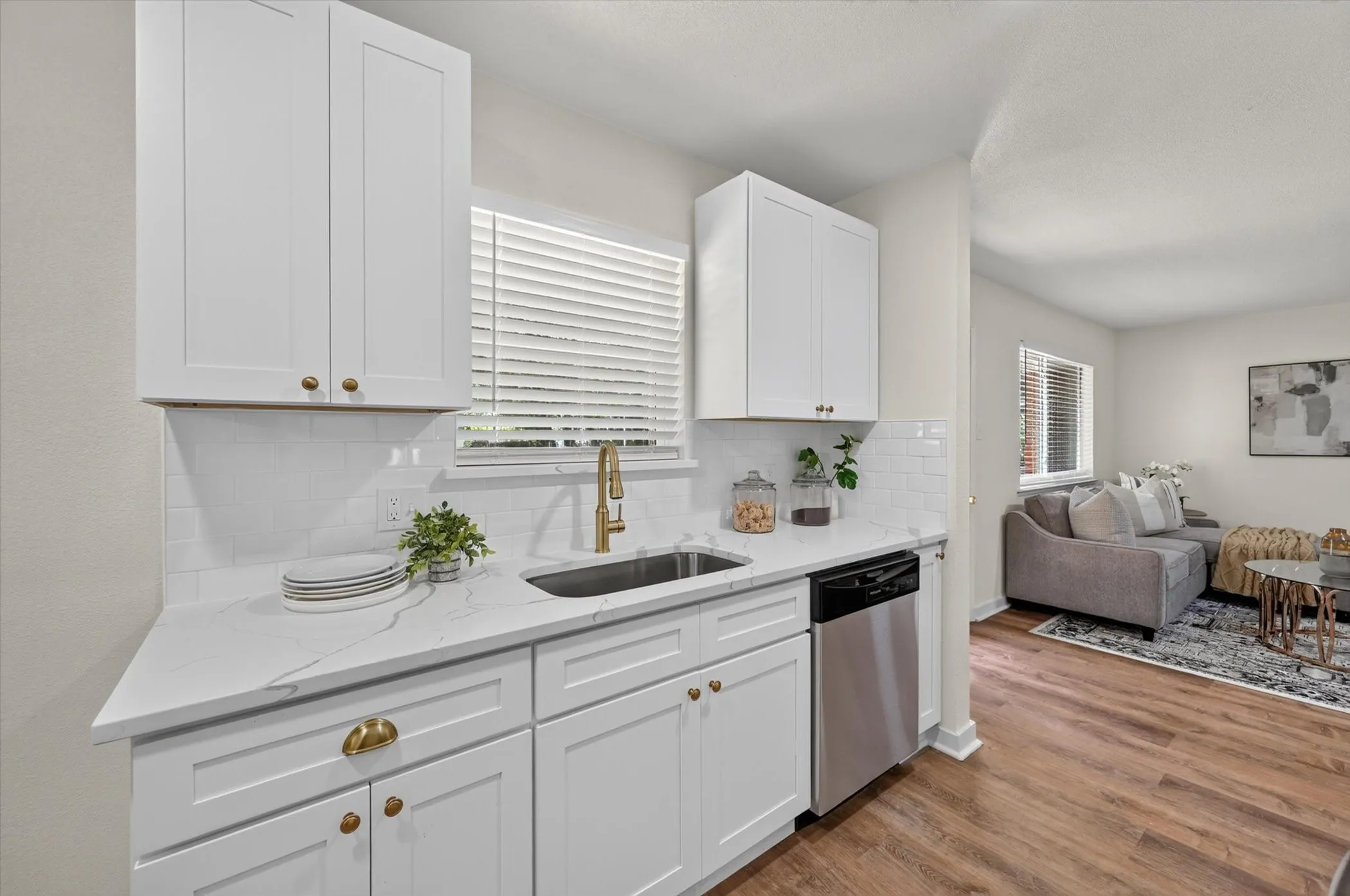 Single Family Residence For Sale in Tarrant County , 301 E Fuller Drive, Euless, Texas 76039, 4 Bedroom, 2 Bathroom, 1 Garage spaces, 1,463 Sqft, built in 1966, mls#21334521, Real Estate Agent in Euless, Homes For Sale in Tarrant county, Homes For Sale in Euless, Realtor in Euless Texas, Real Estate Brokerage Independent Realty Texas, Luminita Cordes Realtor