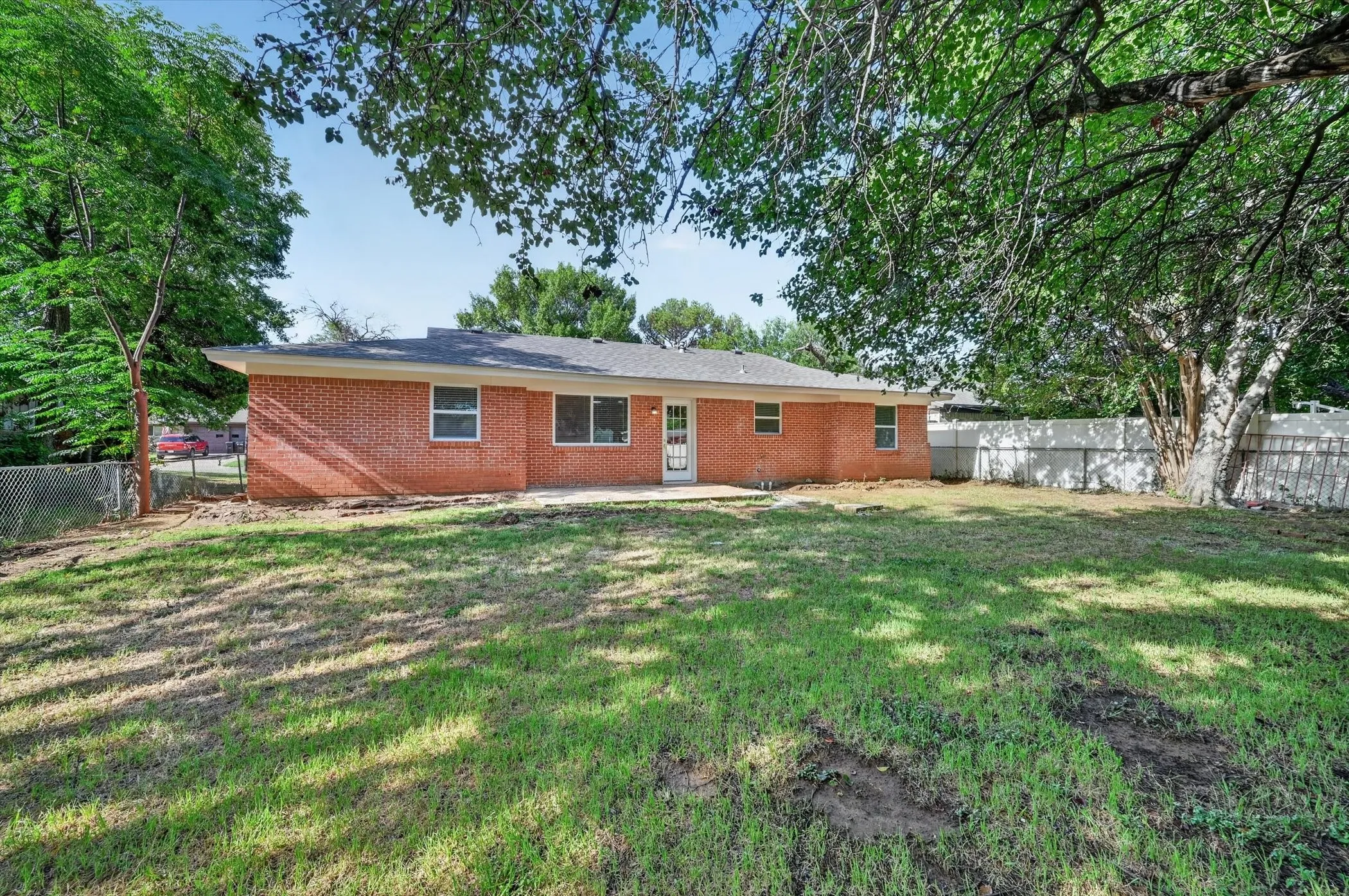 Single Family Residence For Sale in Tarrant County , 301 E Fuller Drive, Euless, Texas 76039, 4 Bedroom, 2 Bathroom, 1 Garage spaces, 1,463 Sqft, built in 1966, mls#21334521, Real Estate Agent in Euless, Homes For Sale in Tarrant county, Homes For Sale in Euless, Realtor in Euless Texas, Real Estate Brokerage Independent Realty Texas, Luminita Cordes Realtor