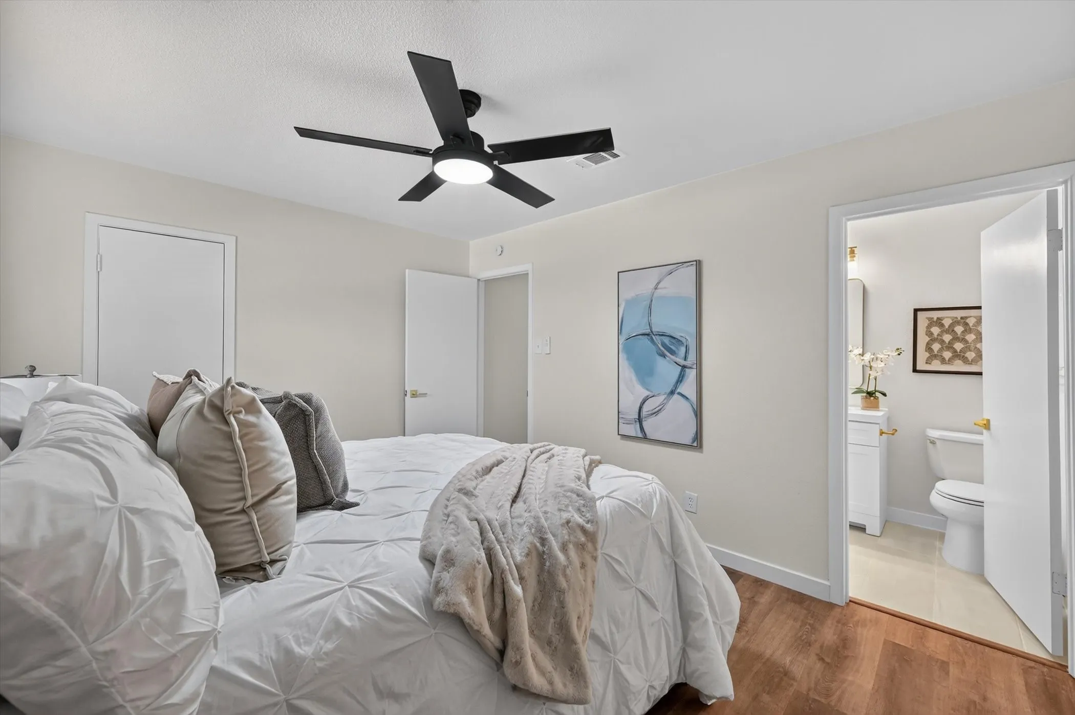 Single Family Residence For Sale in Tarrant County , 301 E Fuller Drive, Euless, Texas 76039, 4 Bedroom, 2 Bathroom, 1 Garage spaces, 1,463 Sqft, built in 1966, mls#21334521, Real Estate Agent in Euless, Homes For Sale in Tarrant county, Homes For Sale in Euless, Realtor in Euless Texas, Real Estate Brokerage Independent Realty Texas, Luminita Cordes Realtor
