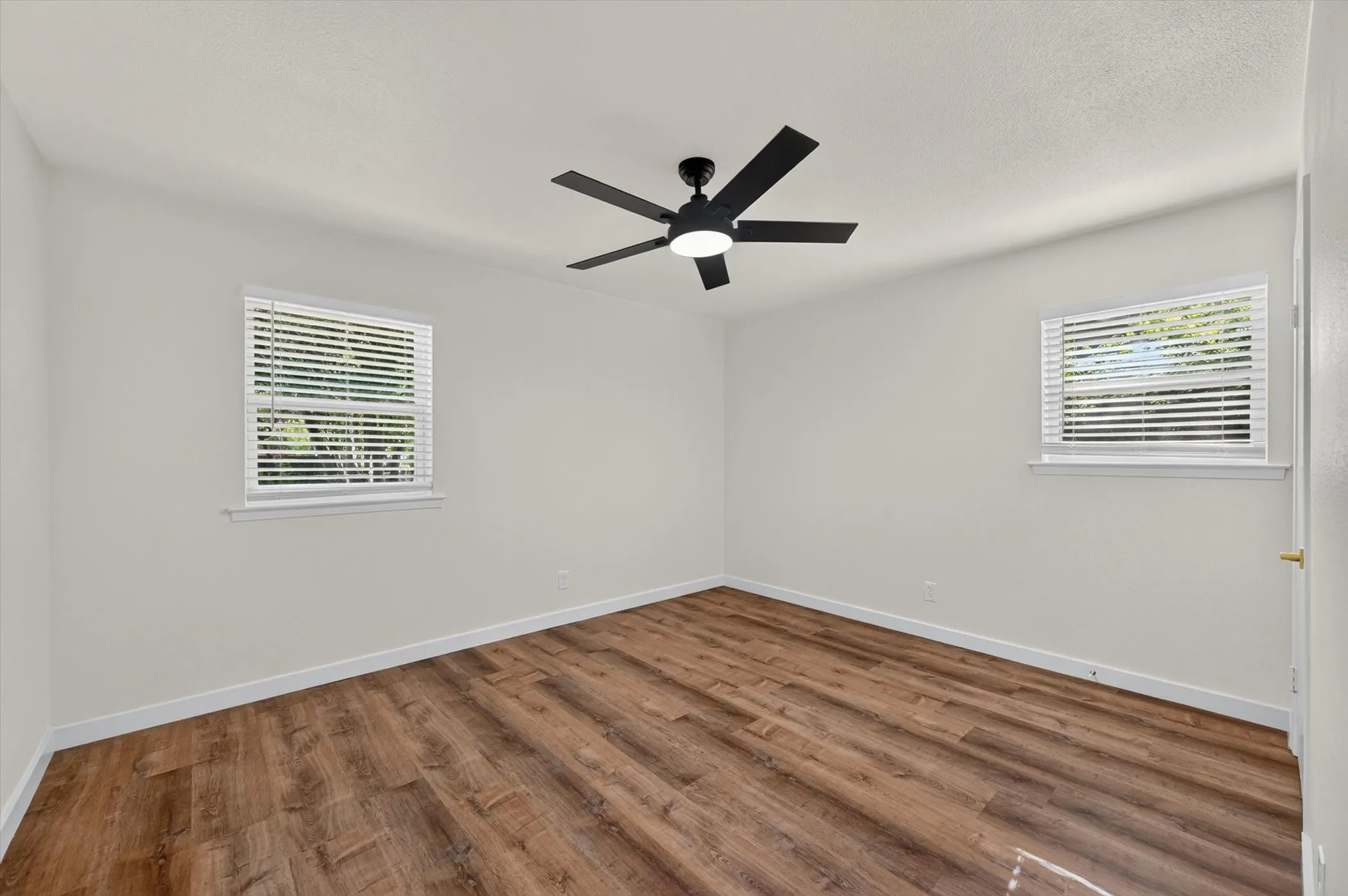 Single Family Residence For Sale in Tarrant County , 301 E Fuller Drive, Euless, Texas 76039, 4 Bedroom, 2 Bathroom, 1 Garage spaces, 1,463 Sqft, built in 1966, mls#21334521, Real Estate Agent in Euless, Homes For Sale in Tarrant county, Homes For Sale in Euless, Realtor in Euless Texas, Real Estate Brokerage Independent Realty Texas, Luminita Cordes Realtor