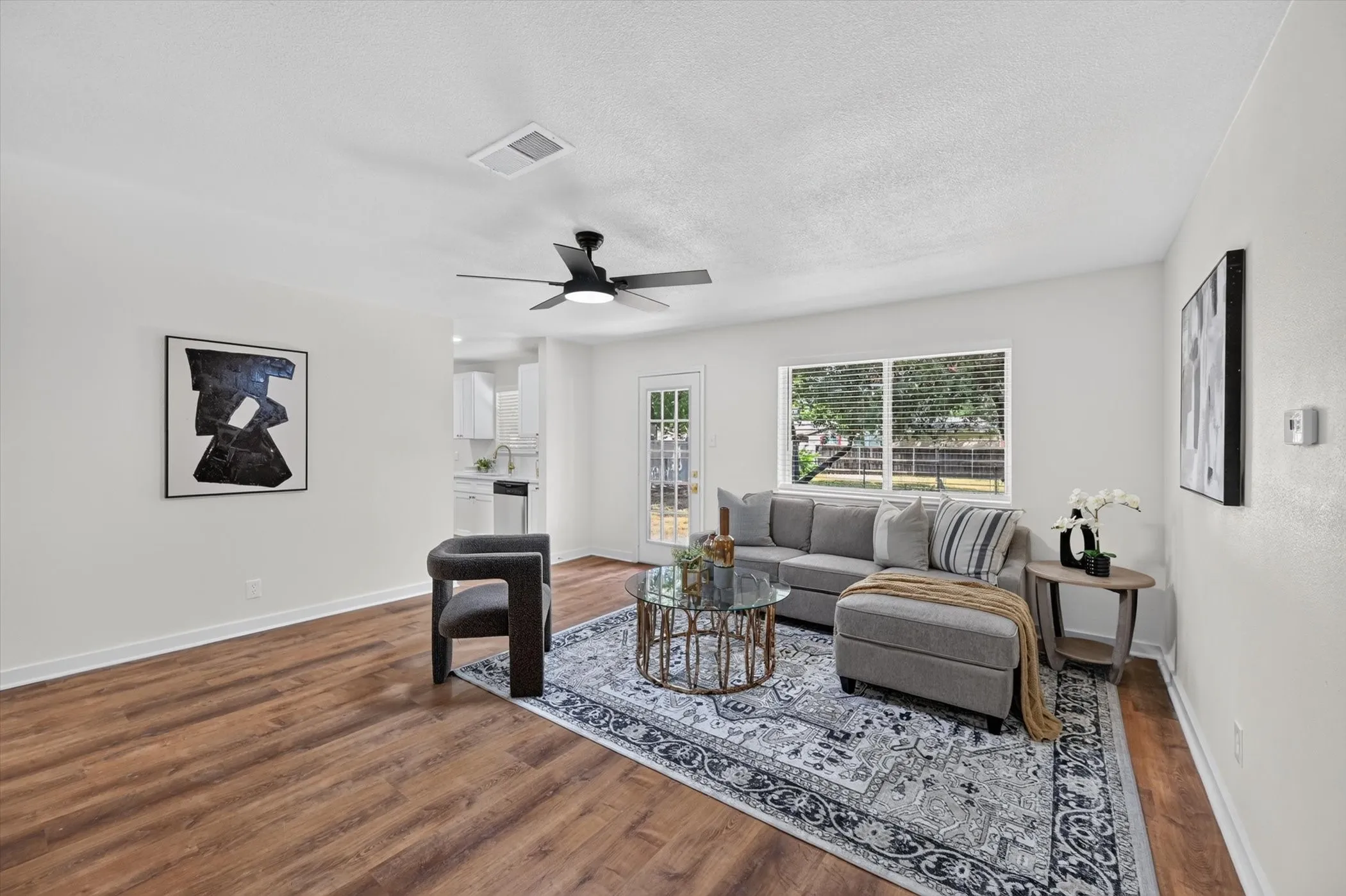 Single Family Residence For Sale in Tarrant County , 301 E Fuller Drive, Euless, Texas 76039, 4 Bedroom, 2 Bathroom, 1 Garage spaces, 1,463 Sqft, built in 1966, mls#21334521, Real Estate Agent in Euless, Homes For Sale in Tarrant county, Homes For Sale in Euless, Realtor in Euless Texas, Real Estate Brokerage Independent Realty Texas, Luminita Cordes Realtor