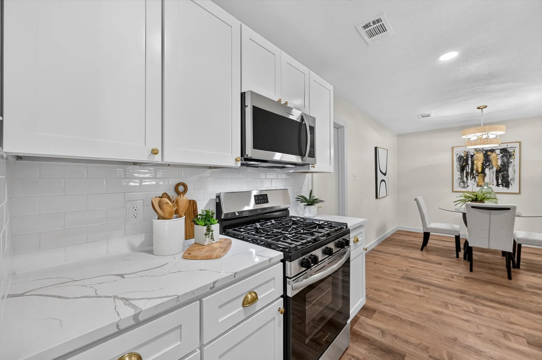 Single Family Residence For Sale in Tarrant County , 301 E Fuller Drive, Euless, Texas 76039, 4 Bedroom, 2 Bathroom, 1 Garage spaces, 1,463 Sqft, built in 1966, mls#21334521, Real Estate Agent in Euless, Homes For Sale in Tarrant county, Homes For Sale in Euless, Realtor in Euless Texas, Real Estate Brokerage Independent Realty Texas, Luminita Cordes Realtor