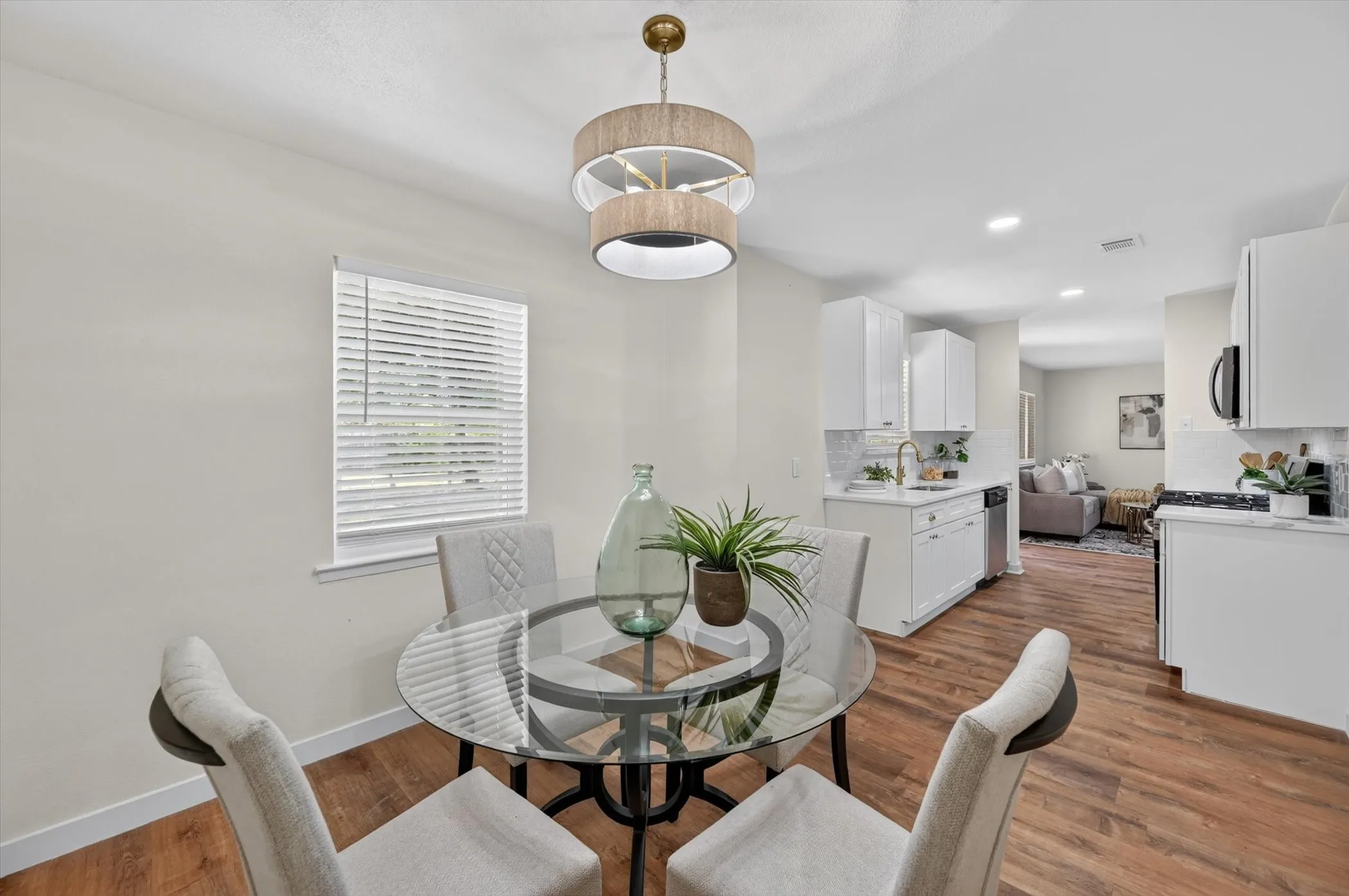 Single Family Residence For Sale in Tarrant County , 301 E Fuller Drive, Euless, Texas 76039, 4 Bedroom, 2 Bathroom, 1 Garage spaces, 1,463 Sqft, built in 1966, mls#21334521, Real Estate Agent in Euless, Homes For Sale in Tarrant county, Homes For Sale in Euless, Realtor in Euless Texas, Real Estate Brokerage Independent Realty Texas, Luminita Cordes Realtor
