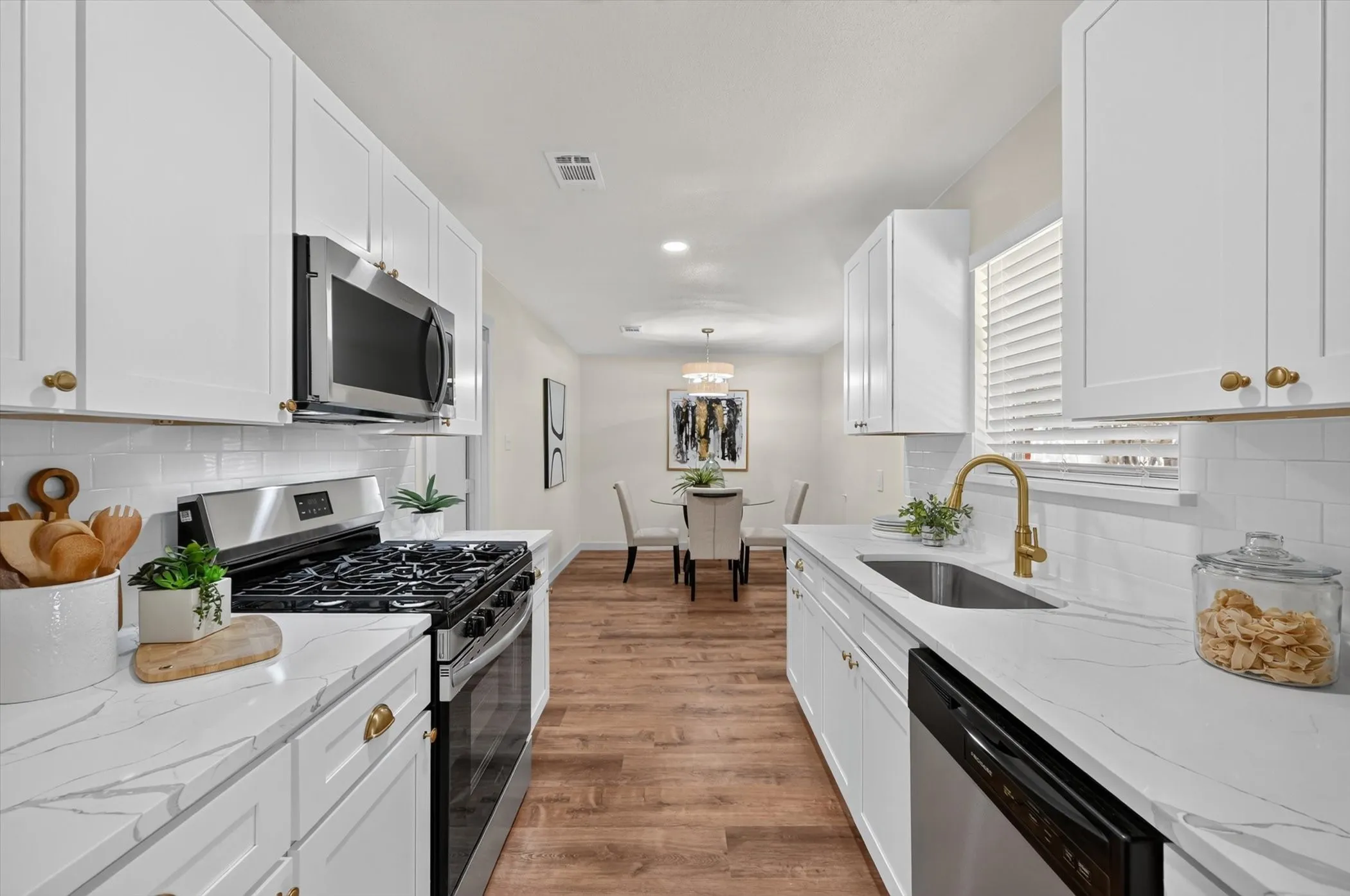 Single Family Residence For Sale in Tarrant County , 301 E Fuller Drive, Euless, Texas 76039, 4 Bedroom, 2 Bathroom, 1 Garage spaces, 1,463 Sqft, built in 1966, mls#21334521, Real Estate Agent in Euless, Homes For Sale in Tarrant county, Homes For Sale in Euless, Realtor in Euless Texas, Real Estate Brokerage Independent Realty Texas, Luminita Cordes Realtor