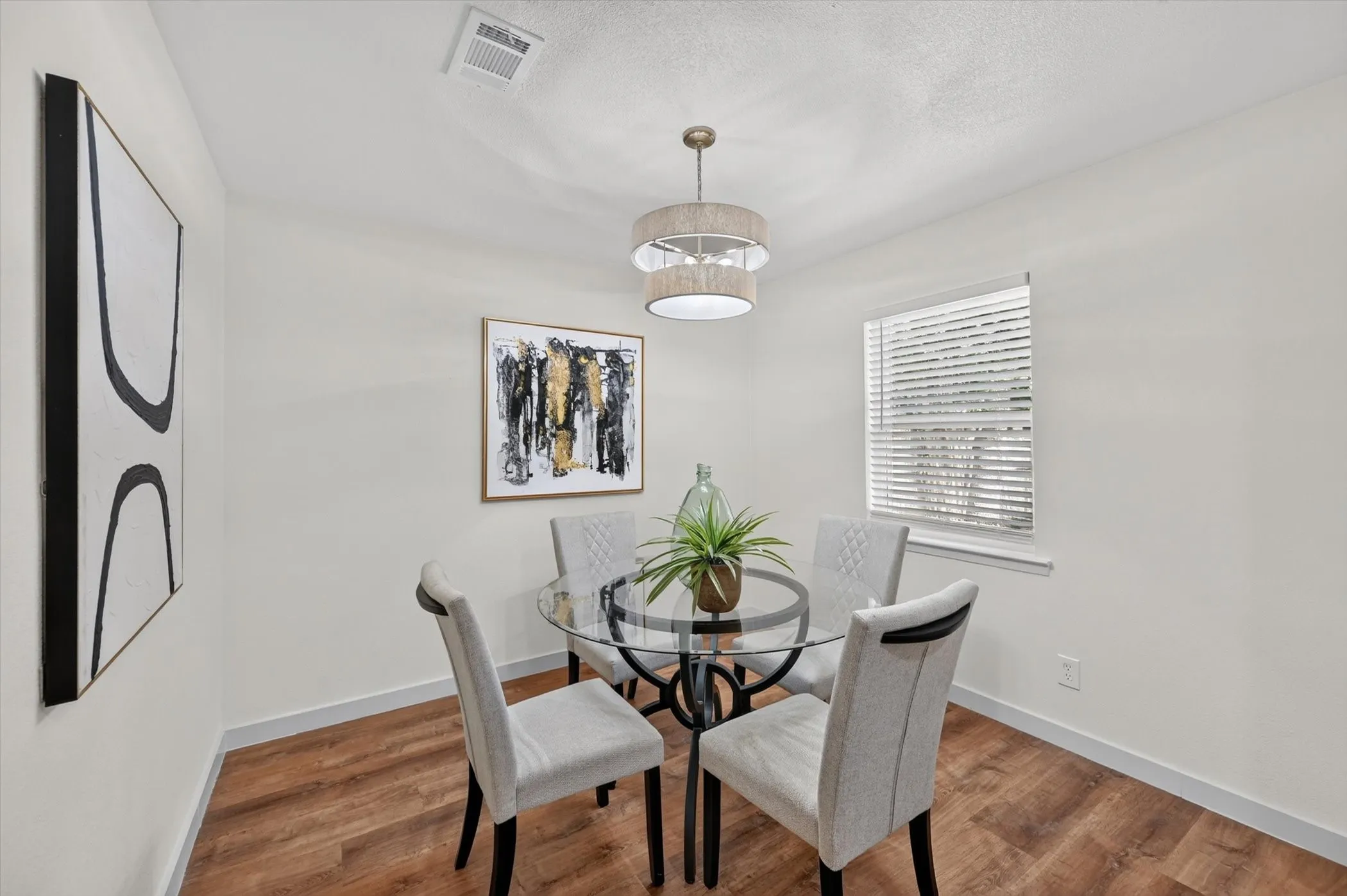 Single Family Residence For Sale in Tarrant County , 301 E Fuller Drive, Euless, Texas 76039, 4 Bedroom, 2 Bathroom, 1 Garage spaces, 1,463 Sqft, built in 1966, mls#21334521, Real Estate Agent in Euless, Homes For Sale in Tarrant county, Homes For Sale in Euless, Realtor in Euless Texas, Real Estate Brokerage Independent Realty Texas, Luminita Cordes Realtor