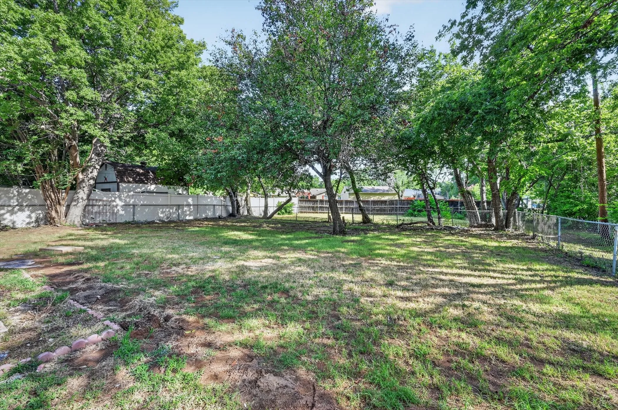 Single Family Residence For Sale in Tarrant County , 301 E Fuller Drive, Euless, Texas 76039, 4 Bedroom, 2 Bathroom, 1 Garage spaces, 1,463 Sqft, built in 1966, mls#21334521, Real Estate Agent in Euless, Homes For Sale in Tarrant county, Homes For Sale in Euless, Realtor in Euless Texas, Real Estate Brokerage Independent Realty Texas, Luminita Cordes Realtor