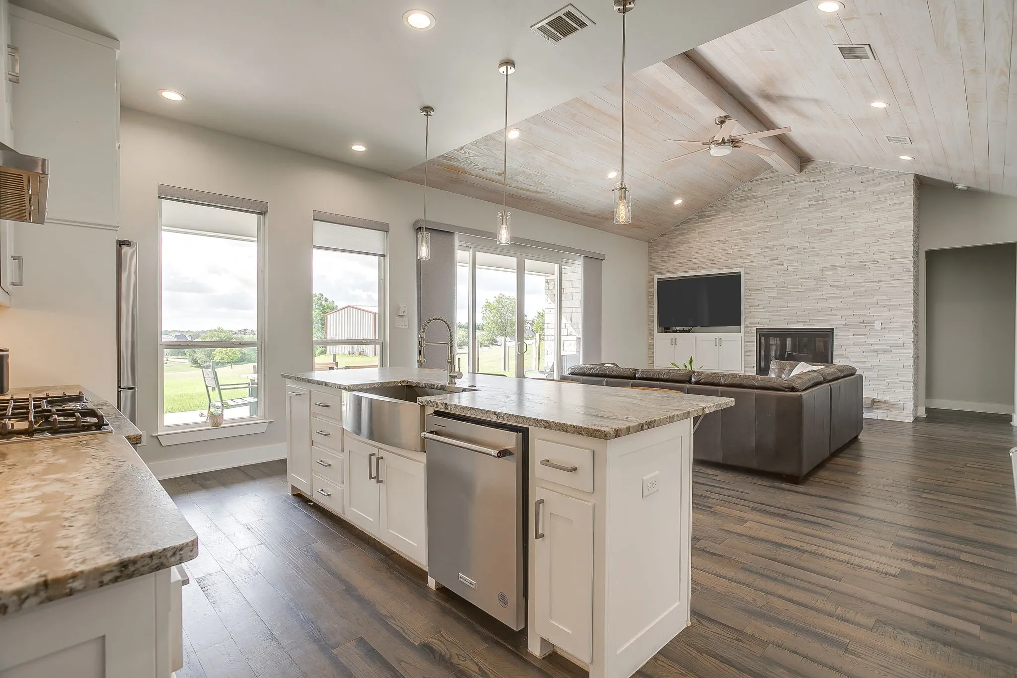 Single Family Residence For Sale in Parker County , 323 Stone Mountain Road, Cresson, Texas 76035, 4 Bedroom, 4 Bathroom, 2 Garage spaces, 3,147 Sqft, built in 2017, mls#21334440, Real Estate Agent in Cresson, Homes For Sale in Parker county, Homes For Sale in Cresson, Realtor in Cresson Texas, Real Estate Brokerage Independent Realty Texas, Luminita Cordes Realtor