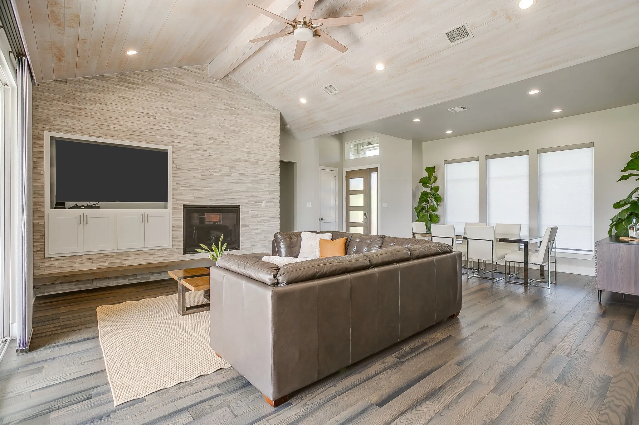 Single Family Residence For Sale in Parker County , 323 Stone Mountain Road, Cresson, Texas 76035, 4 Bedroom, 4 Bathroom, 2 Garage spaces, 3,147 Sqft, built in 2017, mls#21334440, Real Estate Agent in Cresson, Homes For Sale in Parker county, Homes For Sale in Cresson, Realtor in Cresson Texas, Real Estate Brokerage Independent Realty Texas, Luminita Cordes Realtor