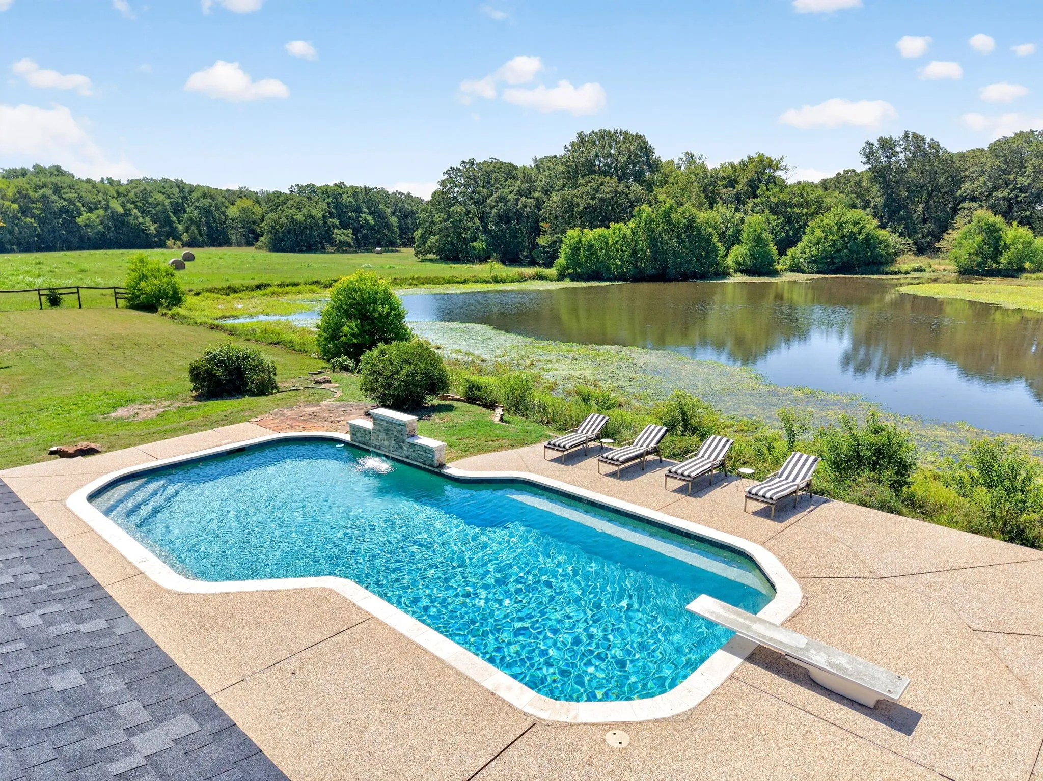 Single Family Residence For Sale in Hunt County , 3041 Choctaw Road, Commerce, Texas 75428, 3 Bedroom, 3 Bathroom, 6 Garage spaces, 2,682 Sqft, built in 1987, mls#21333975, Real Estate Agent in Commerce, Homes For Sale in Hunt county, Homes For Sale in Commerce, Realtor in Commerce Texas, Real Estate Brokerage Independent Realty Texas, Luminita Cordes Realtor