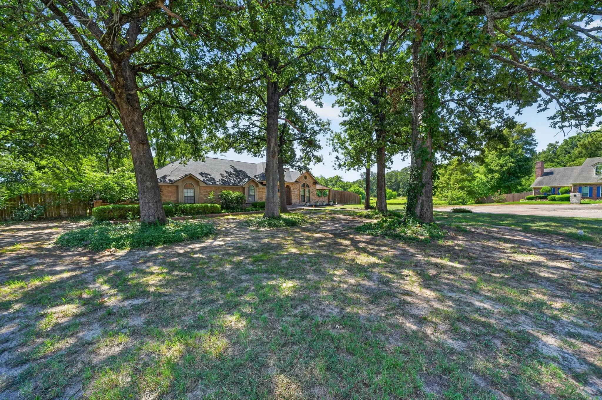 Single Family Residence For Sale in Hunt County , 3041 Choctaw Road, Commerce, Texas 75428, 3 Bedroom, 3 Bathroom, 6 Garage spaces, 2,682 Sqft, built in 1987, mls#21333975, Real Estate Agent in Commerce, Homes For Sale in Hunt county, Homes For Sale in Commerce, Realtor in Commerce Texas, Real Estate Brokerage Independent Realty Texas, Luminita Cordes Realtor