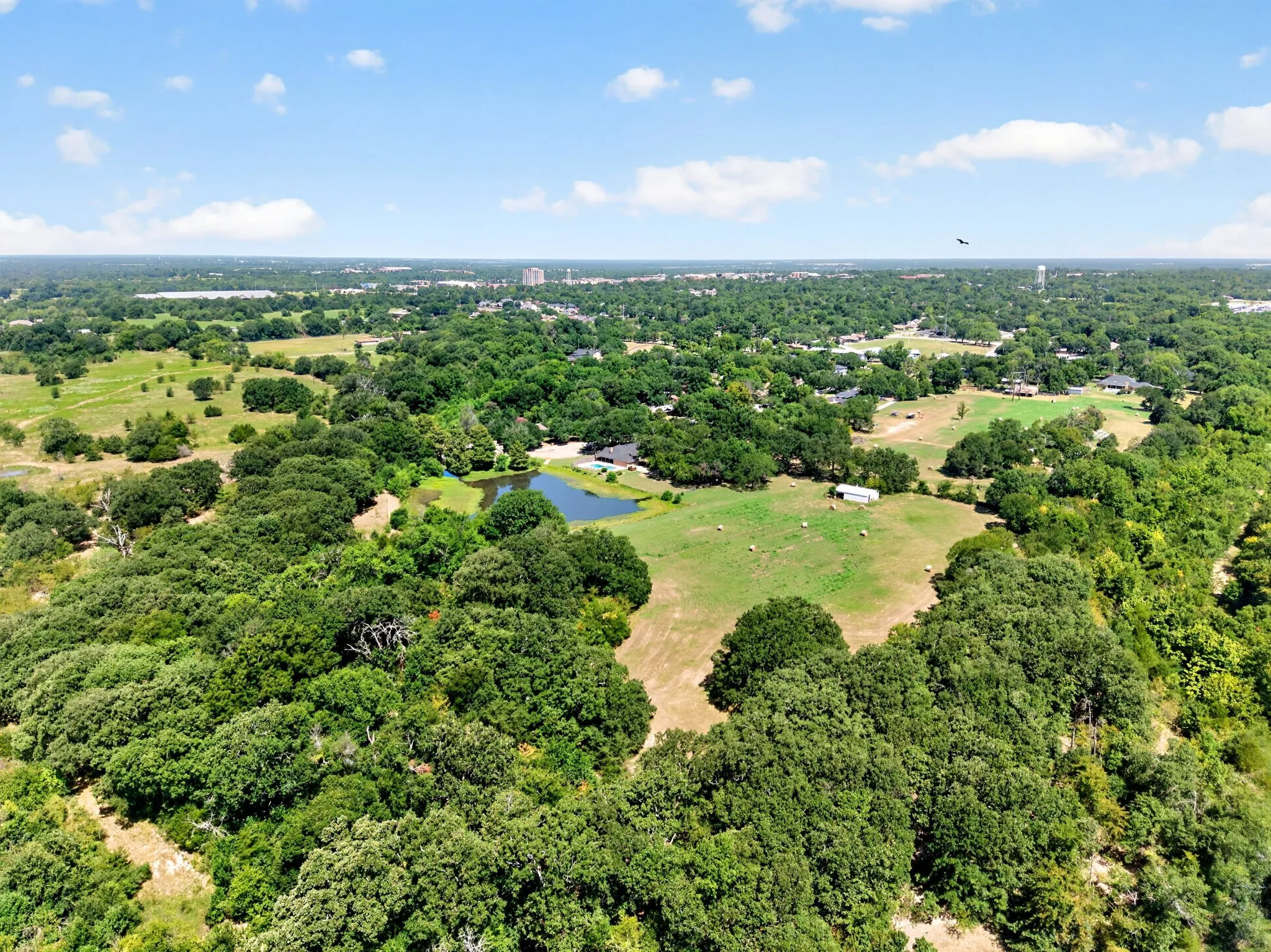 Single Family Residence For Sale in Hunt County , 3041 Choctaw Road, Commerce, Texas 75428, 3 Bedroom, 3 Bathroom, 6 Garage spaces, 2,682 Sqft, built in 1987, mls#21333975, Real Estate Agent in Commerce, Homes For Sale in Hunt county, Homes For Sale in Commerce, Realtor in Commerce Texas, Real Estate Brokerage Independent Realty Texas, Luminita Cordes Realtor
