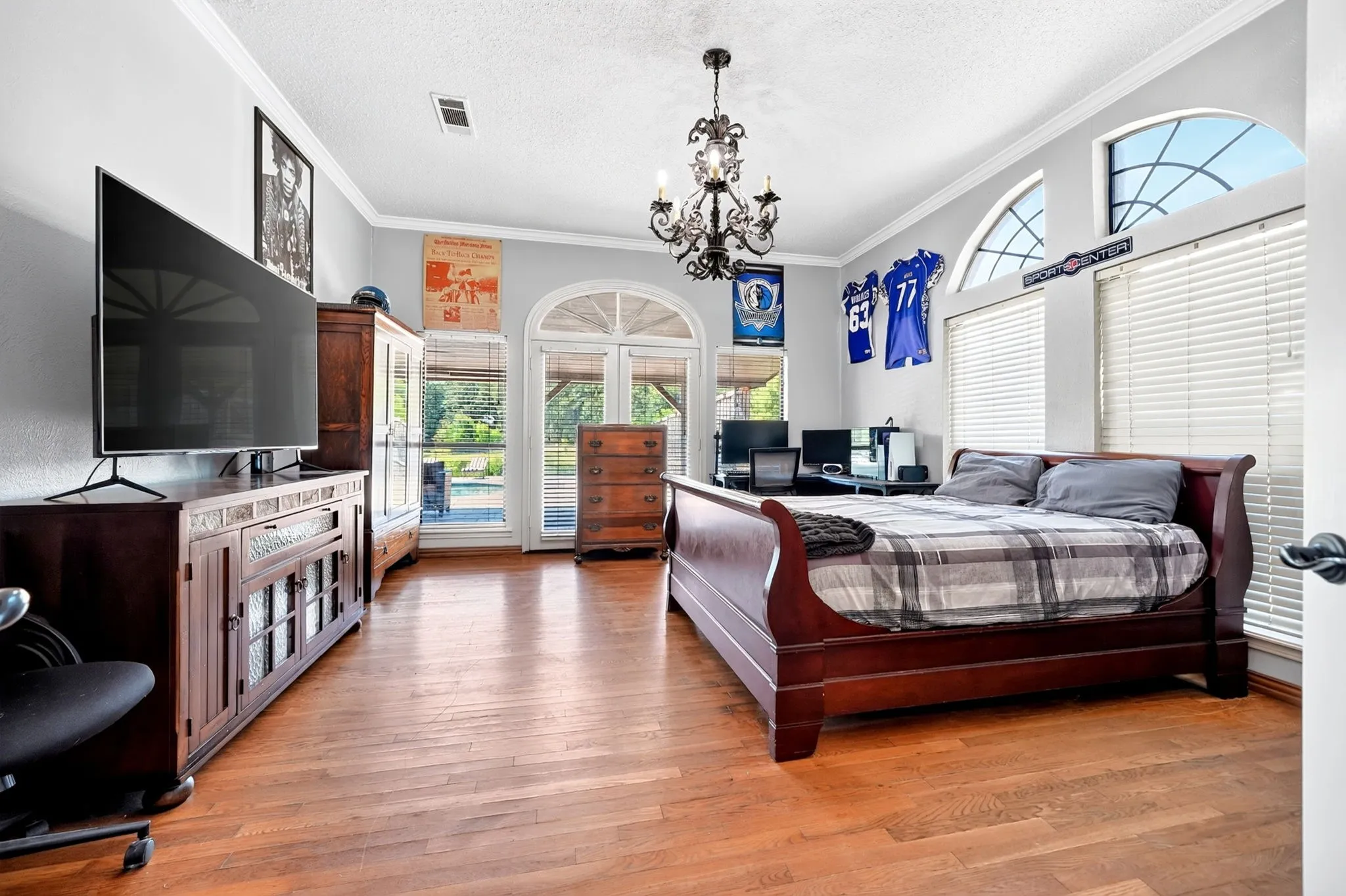 Use this space as a bedroom, office or gameroom.