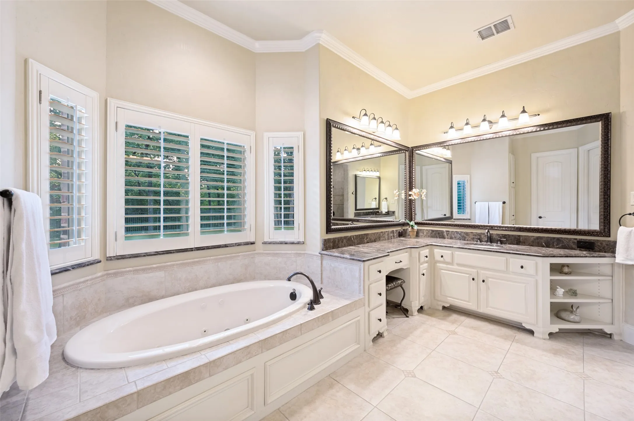 Single Family Residence For Sale in Denton County , 8411 Buffalo Drive, Lantana, Texas 76226, 5 Bedroom, 5 Bathroom, 3 Garage spaces, 5,285 Sqft, built in 2007, mls#21312049, Real Estate Agent in Lantana, Homes For Sale in Denton county, Homes For Sale in Lantana, Realtor in Lantana Texas, Real Estate Brokerage Independent Realty Texas, Luminita Cordes Realtor
