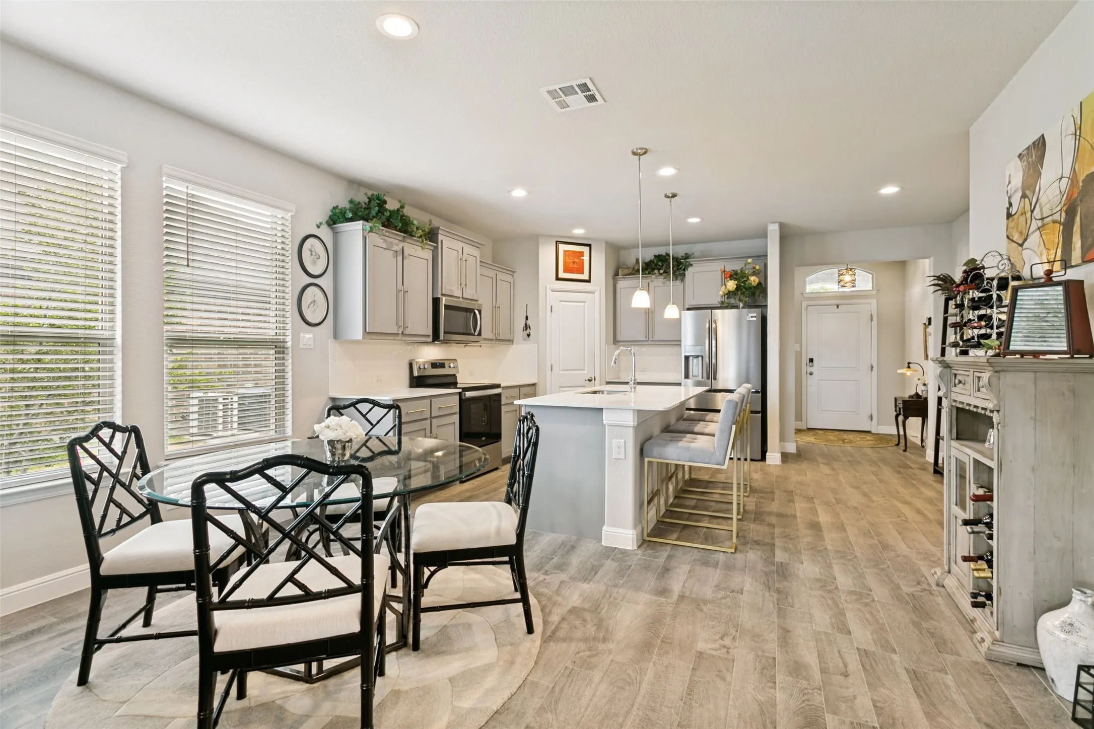Kitchen and Breakfast table