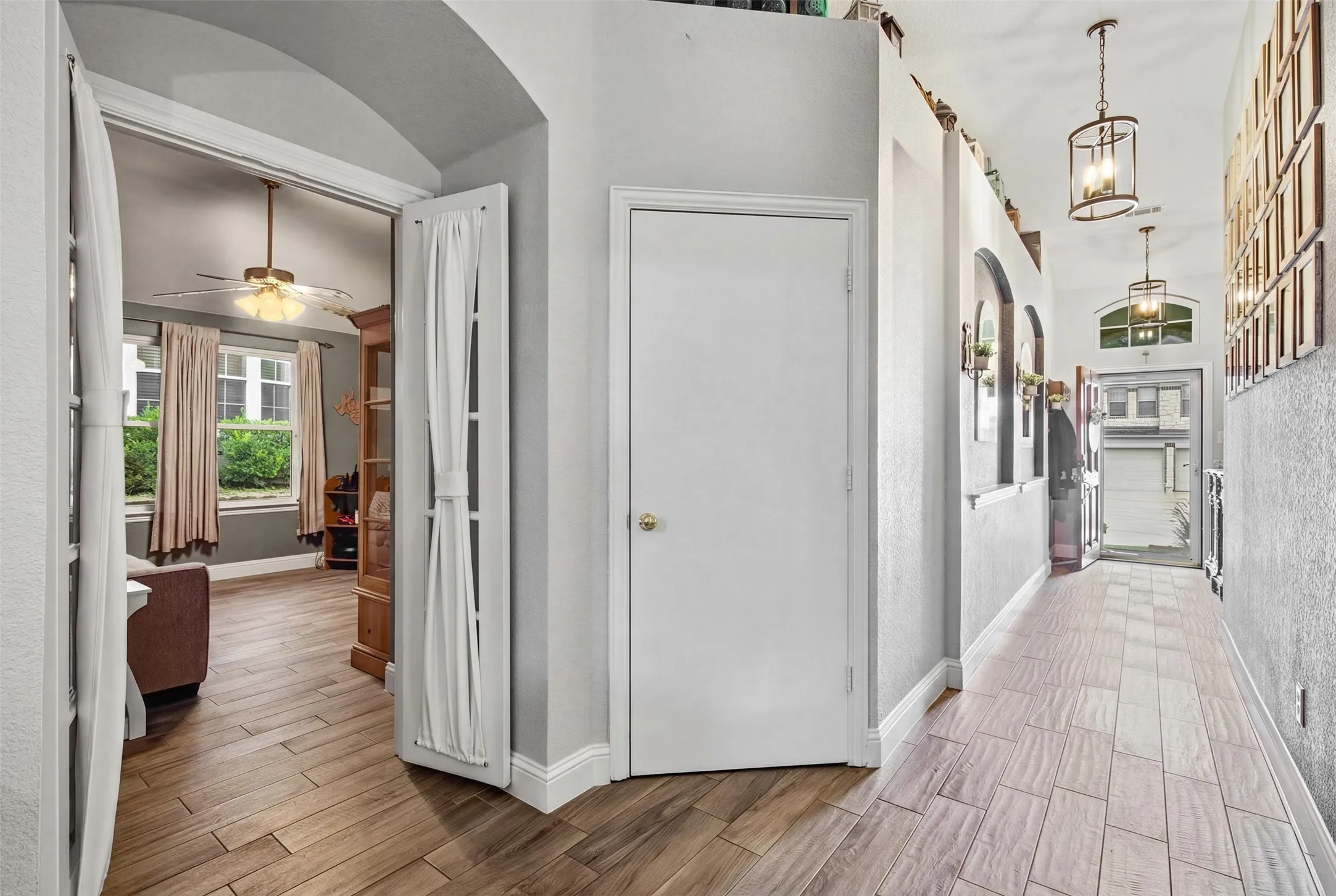 Single Family Residence For Sale in Collin County , 600 Crystal Falls Drive, Mc Kinney, Texas 75071, 3 Bedroom, 2 Bathroom, 2 Garage spaces, 1,746 Sqft, built in 2004, mls#21333965, Real Estate Agent in Mc Kinney, Homes For Sale in Collin county, Homes For Sale in Mc Kinney, Realtor in Mc Kinney Texas, Real Estate Brokerage Independent Realty Texas, Luminita Cordes Realtor