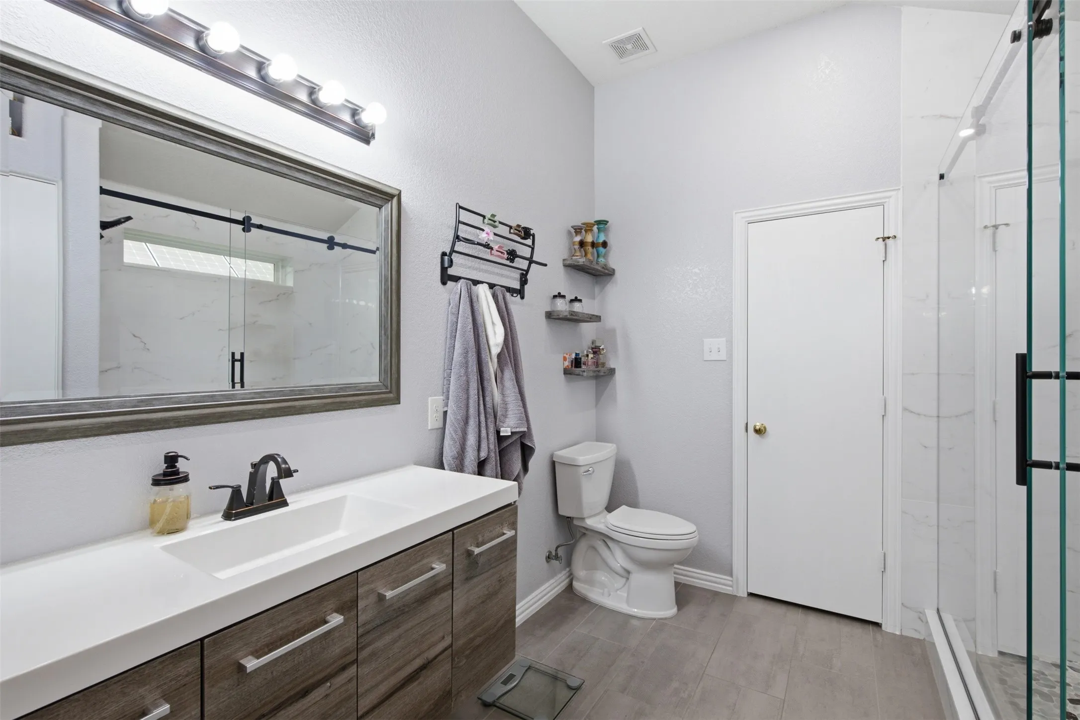 Single Family Residence For Sale in Collin County , 600 Crystal Falls Drive, Mc Kinney, Texas 75071, 3 Bedroom, 2 Bathroom, 2 Garage spaces, 1,746 Sqft, built in 2004, mls#21333965, Real Estate Agent in Mc Kinney, Homes For Sale in Collin county, Homes For Sale in Mc Kinney, Realtor in Mc Kinney Texas, Real Estate Brokerage Independent Realty Texas, Luminita Cordes Realtor