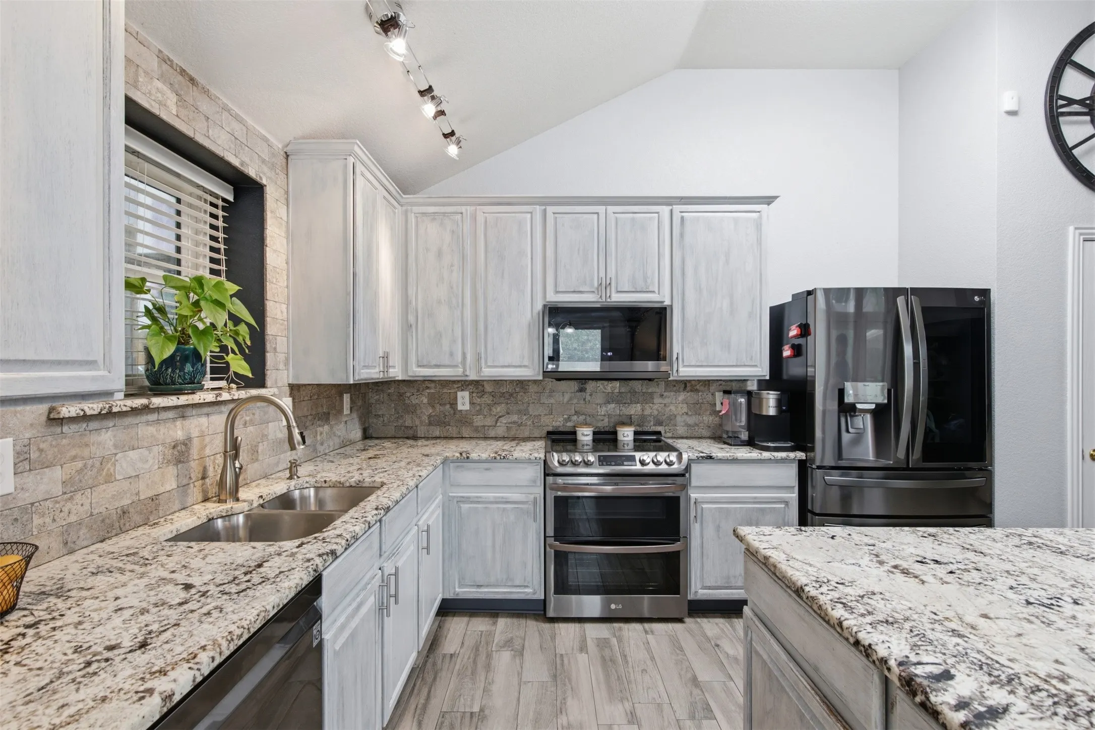 Single Family Residence For Sale in Collin County , 600 Crystal Falls Drive, Mc Kinney, Texas 75071, 3 Bedroom, 2 Bathroom, 2 Garage spaces, 1,746 Sqft, built in 2004, mls#21333965, Real Estate Agent in Mc Kinney, Homes For Sale in Collin county, Homes For Sale in Mc Kinney, Realtor in Mc Kinney Texas, Real Estate Brokerage Independent Realty Texas, Luminita Cordes Realtor