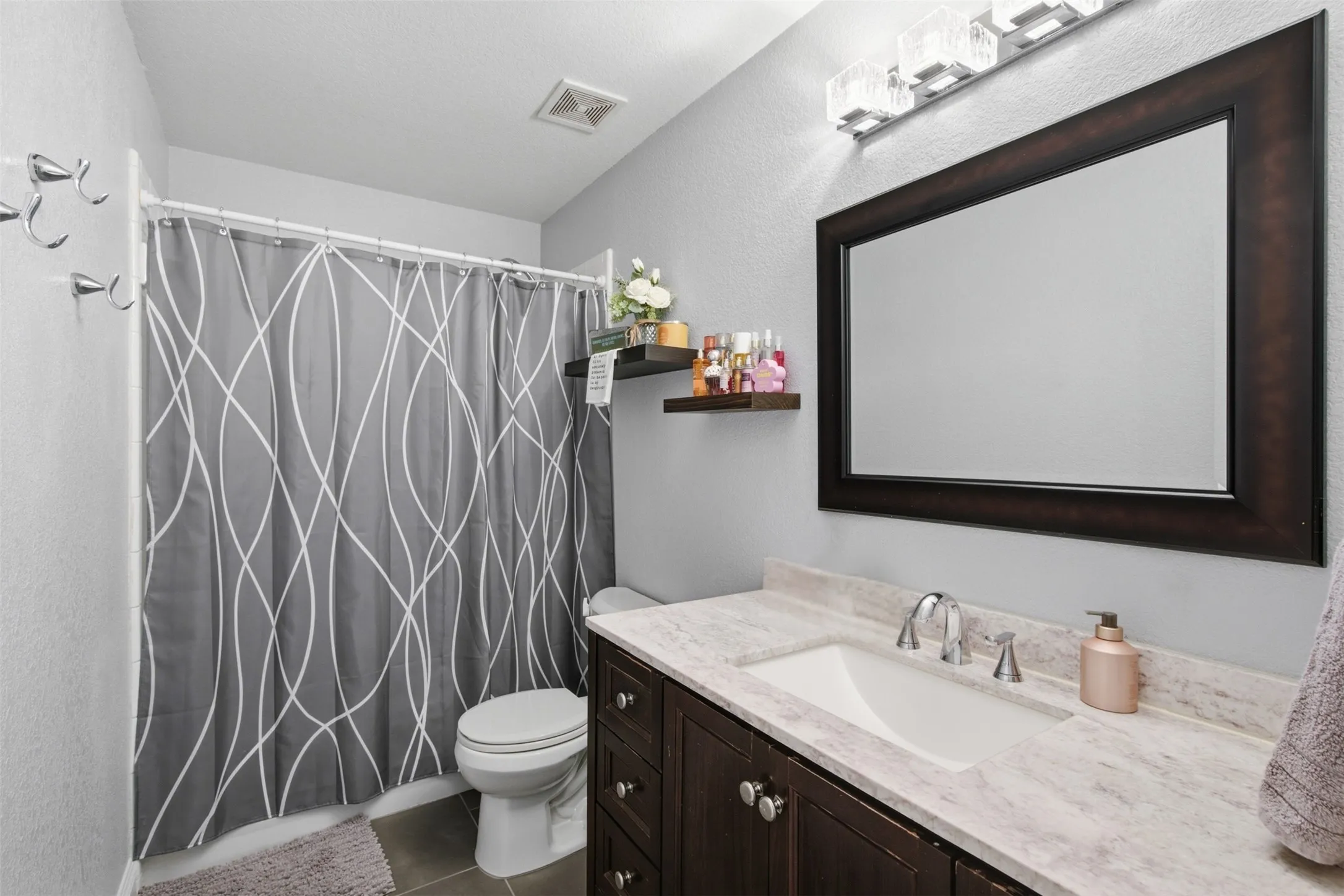 Single Family Residence For Sale in Collin County , 600 Crystal Falls Drive, Mc Kinney, Texas 75071, 3 Bedroom, 2 Bathroom, 2 Garage spaces, 1,746 Sqft, built in 2004, mls#21333965, Real Estate Agent in Mc Kinney, Homes For Sale in Collin county, Homes For Sale in Mc Kinney, Realtor in Mc Kinney Texas, Real Estate Brokerage Independent Realty Texas, Luminita Cordes Realtor