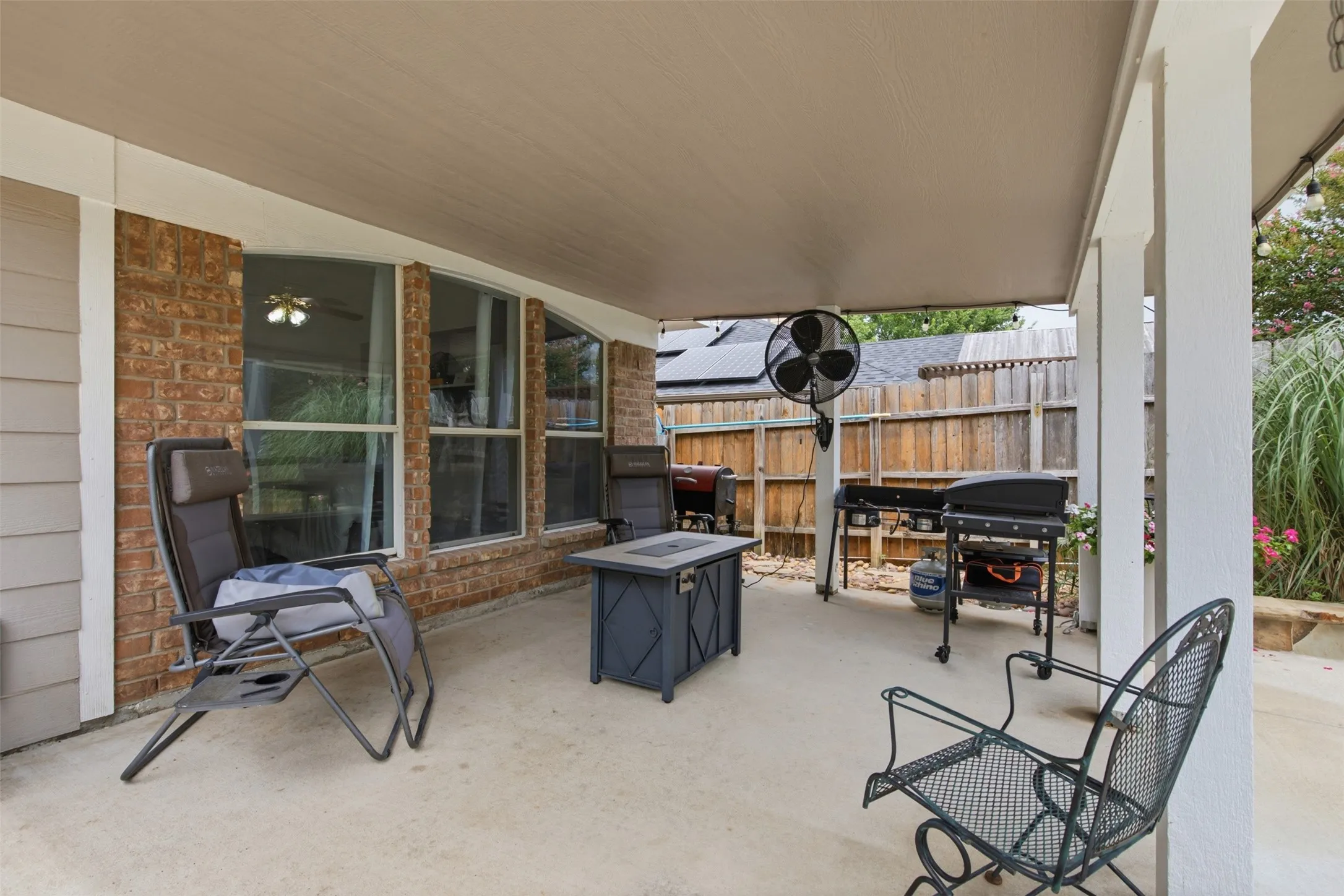 Single Family Residence For Sale in Collin County , 600 Crystal Falls Drive, Mc Kinney, Texas 75071, 3 Bedroom, 2 Bathroom, 2 Garage spaces, 1,746 Sqft, built in 2004, mls#21333965, Real Estate Agent in Mc Kinney, Homes For Sale in Collin county, Homes For Sale in Mc Kinney, Realtor in Mc Kinney Texas, Real Estate Brokerage Independent Realty Texas, Luminita Cordes Realtor