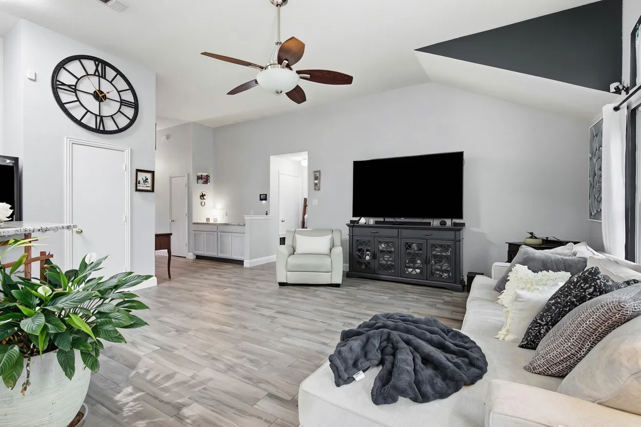 Single Family Residence For Sale in Collin County , 600 Crystal Falls Drive, Mc Kinney, Texas 75071, 3 Bedroom, 2 Bathroom, 2 Garage spaces, 1,746 Sqft, built in 2004, mls#21333965, Real Estate Agent in Mc Kinney, Homes For Sale in Collin county, Homes For Sale in Mc Kinney, Realtor in Mc Kinney Texas, Real Estate Brokerage Independent Realty Texas, Luminita Cordes Realtor