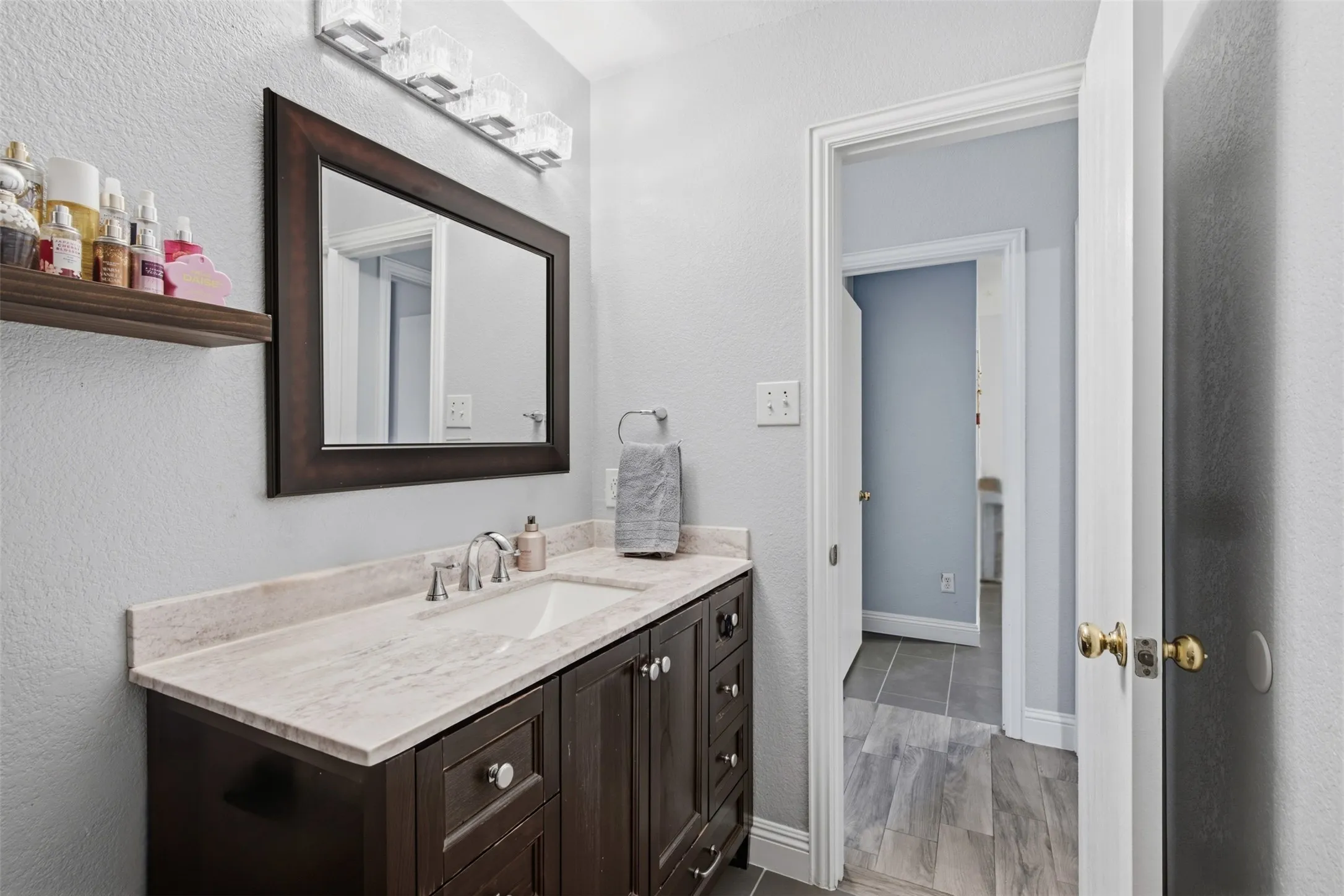 Single Family Residence For Sale in Collin County , 600 Crystal Falls Drive, Mc Kinney, Texas 75071, 3 Bedroom, 2 Bathroom, 2 Garage spaces, 1,746 Sqft, built in 2004, mls#21333965, Real Estate Agent in Mc Kinney, Homes For Sale in Collin county, Homes For Sale in Mc Kinney, Realtor in Mc Kinney Texas, Real Estate Brokerage Independent Realty Texas, Luminita Cordes Realtor