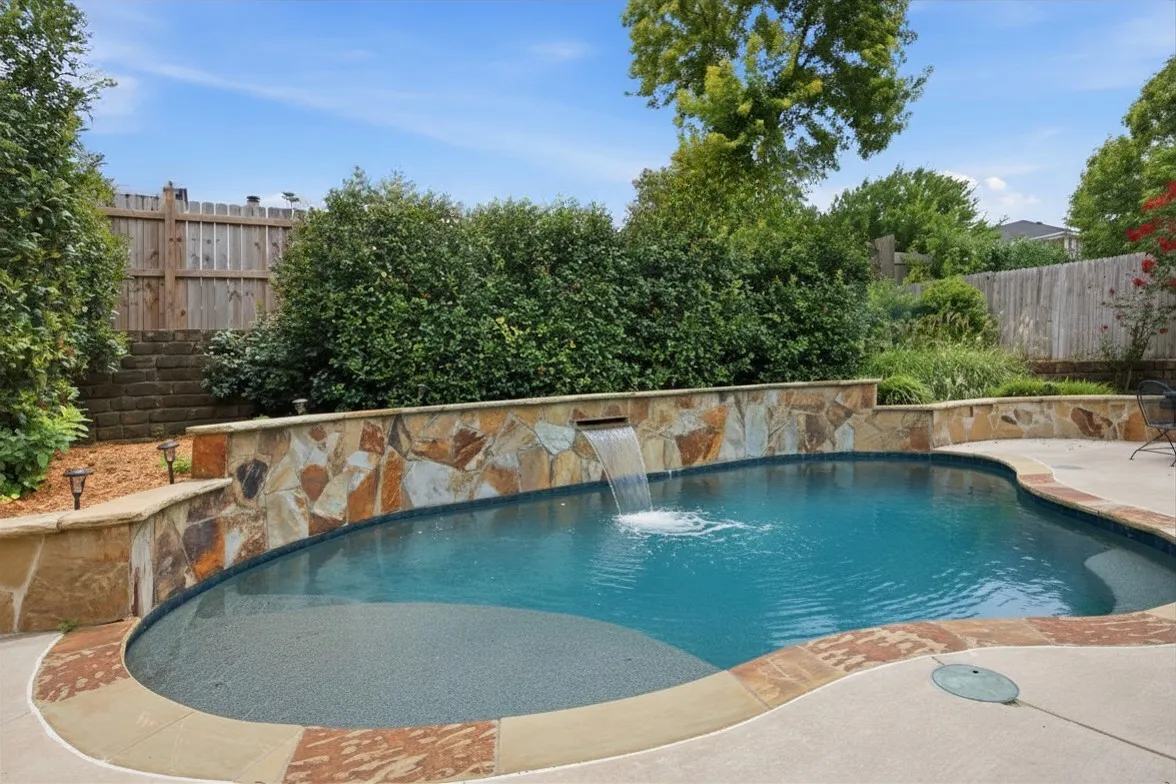 Single Family Residence For Sale in Collin County , 600 Crystal Falls Drive, Mc Kinney, Texas 75071, 3 Bedroom, 2 Bathroom, 2 Garage spaces, 1,746 Sqft, built in 2004, mls#21333965, Real Estate Agent in Mc Kinney, Homes For Sale in Collin county, Homes For Sale in Mc Kinney, Realtor in Mc Kinney Texas, Real Estate Brokerage Independent Realty Texas, Luminita Cordes Realtor