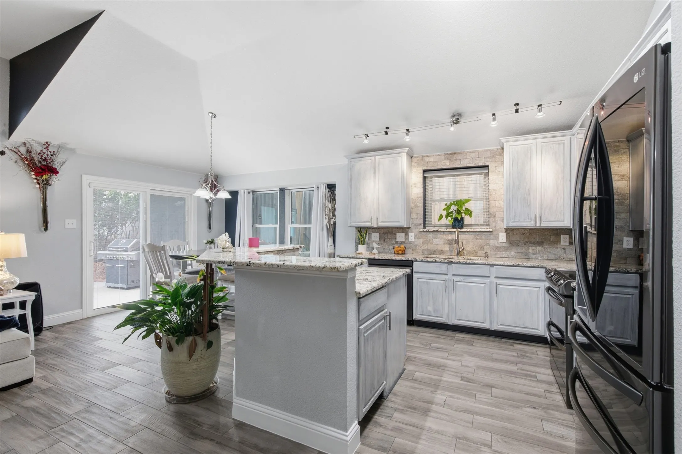 Single Family Residence For Sale in Collin County , 600 Crystal Falls Drive, Mc Kinney, Texas 75071, 3 Bedroom, 2 Bathroom, 2 Garage spaces, 1,746 Sqft, built in 2004, mls#21333965, Real Estate Agent in Mc Kinney, Homes For Sale in Collin county, Homes For Sale in Mc Kinney, Realtor in Mc Kinney Texas, Real Estate Brokerage Independent Realty Texas, Luminita Cordes Realtor