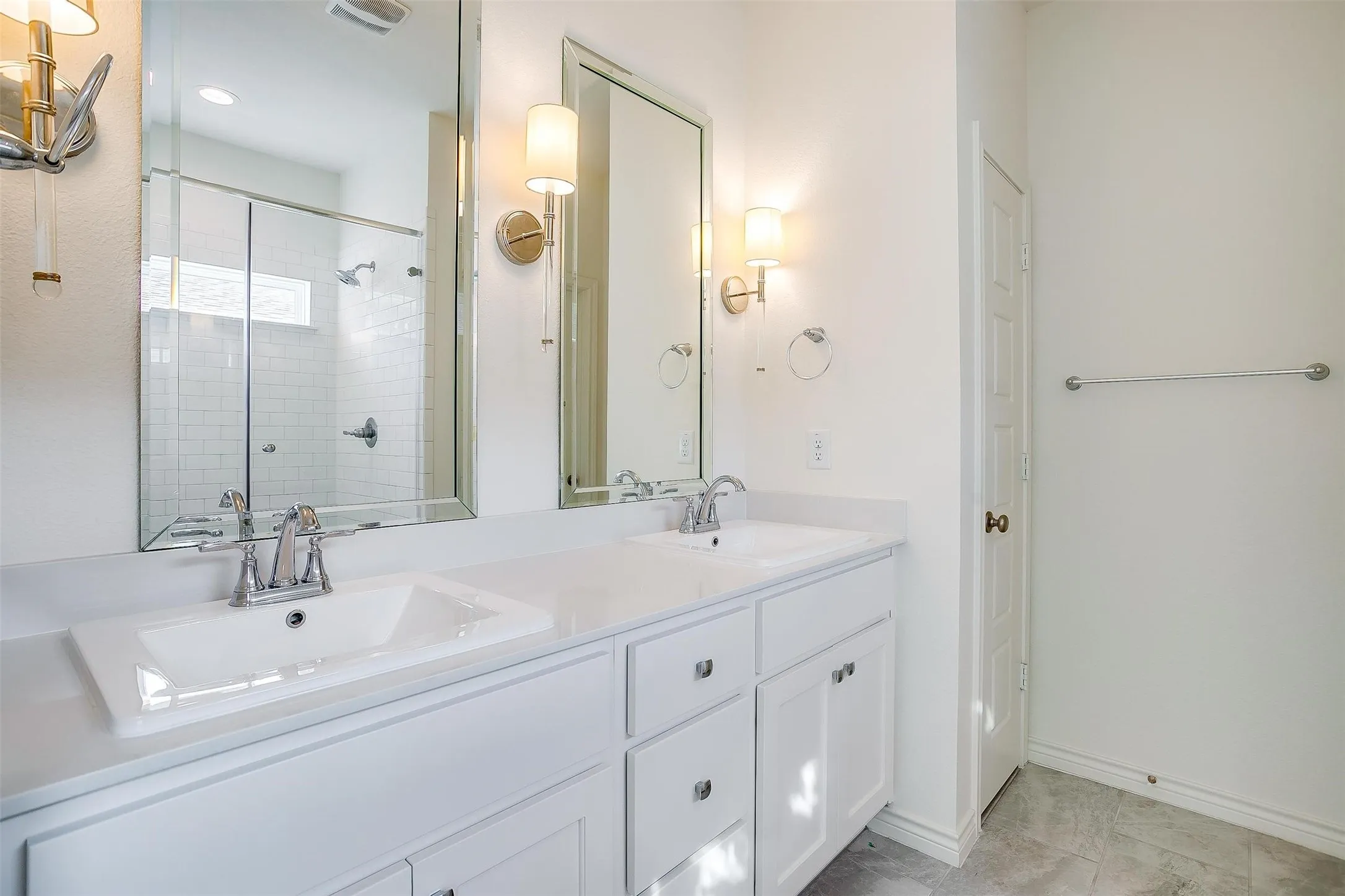 Single Family Residence For Rent in Tarrant County , 211 Athenia Drive, Fort Worth, Texas 76114, 3 Bedroom, 3 Bathroom, 2 Garage spaces, 1,652 Sqft, built in 2020, mls#21334717, Real Estate Agent in Fort Worth, Homes For Rent in Tarrant county, Homes For Rent in Fort Worth, Realtor in Fort Worth Texas, Real Estate Brokerage Independent Realty Texas, Luminita Cordes Realtor