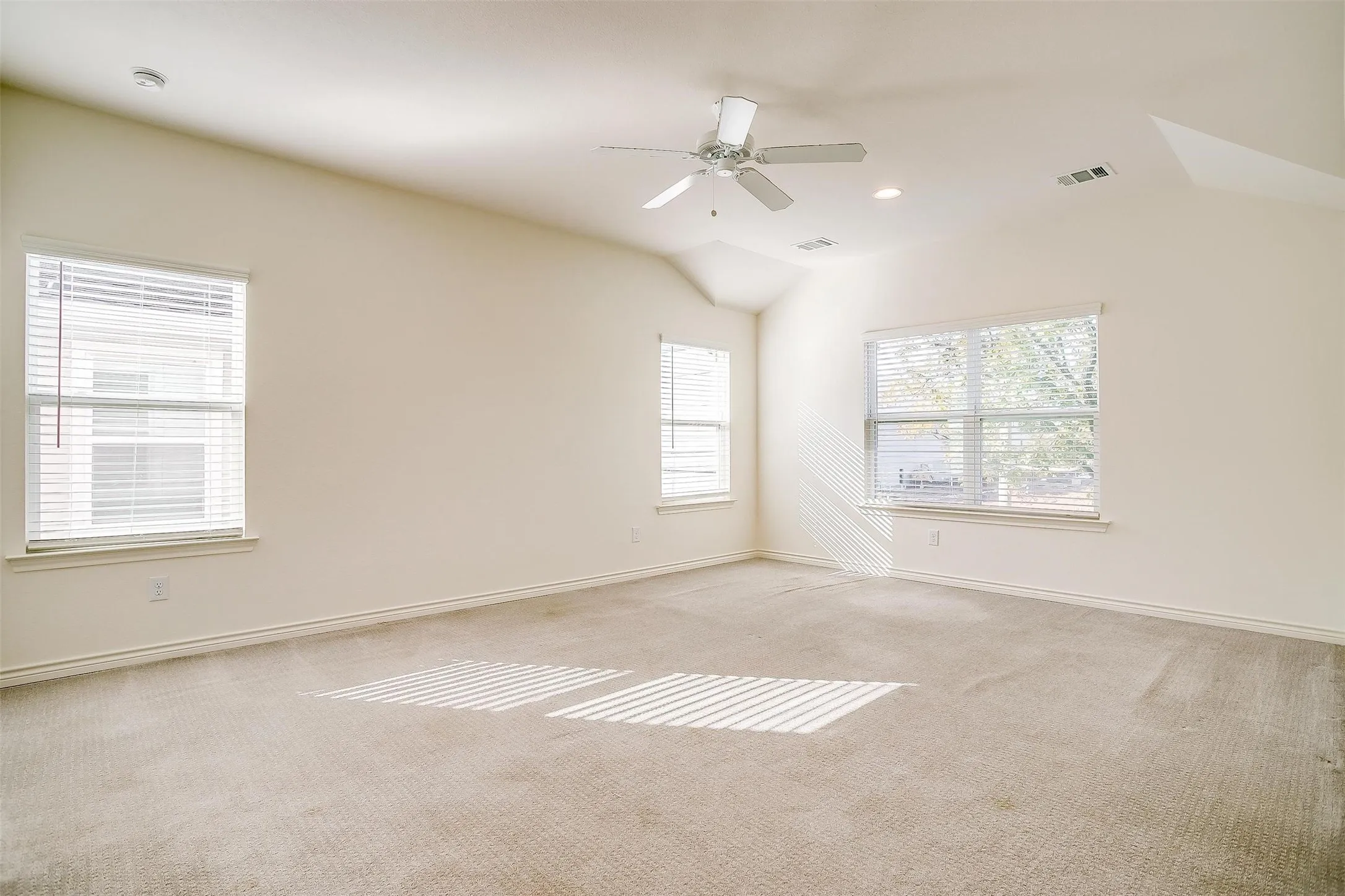 Single Family Residence For Rent in Tarrant County , 211 Athenia Drive, Fort Worth, Texas 76114, 3 Bedroom, 3 Bathroom, 2 Garage spaces, 1,652 Sqft, built in 2020, mls#21334717, Real Estate Agent in Fort Worth, Homes For Rent in Tarrant county, Homes For Rent in Fort Worth, Realtor in Fort Worth Texas, Real Estate Brokerage Independent Realty Texas, Luminita Cordes Realtor
