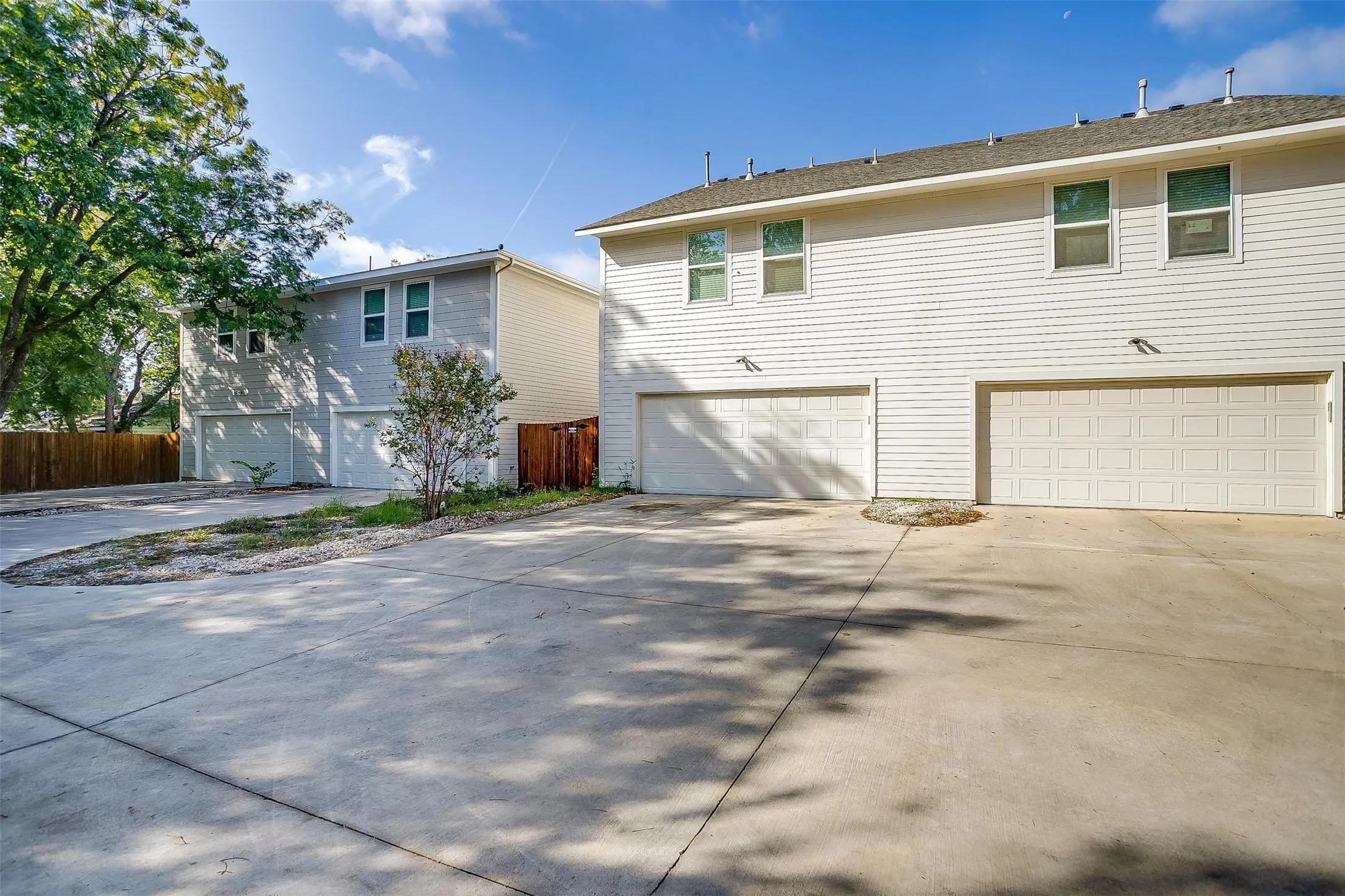 Single Family Residence For Rent in Tarrant County , 211 Athenia Drive, Fort Worth, Texas 76114, 3 Bedroom, 3 Bathroom, 2 Garage spaces, 1,652 Sqft, built in 2020, mls#21334717, Real Estate Agent in Fort Worth, Homes For Rent in Tarrant county, Homes For Rent in Fort Worth, Realtor in Fort Worth Texas, Real Estate Brokerage Independent Realty Texas, Luminita Cordes Realtor