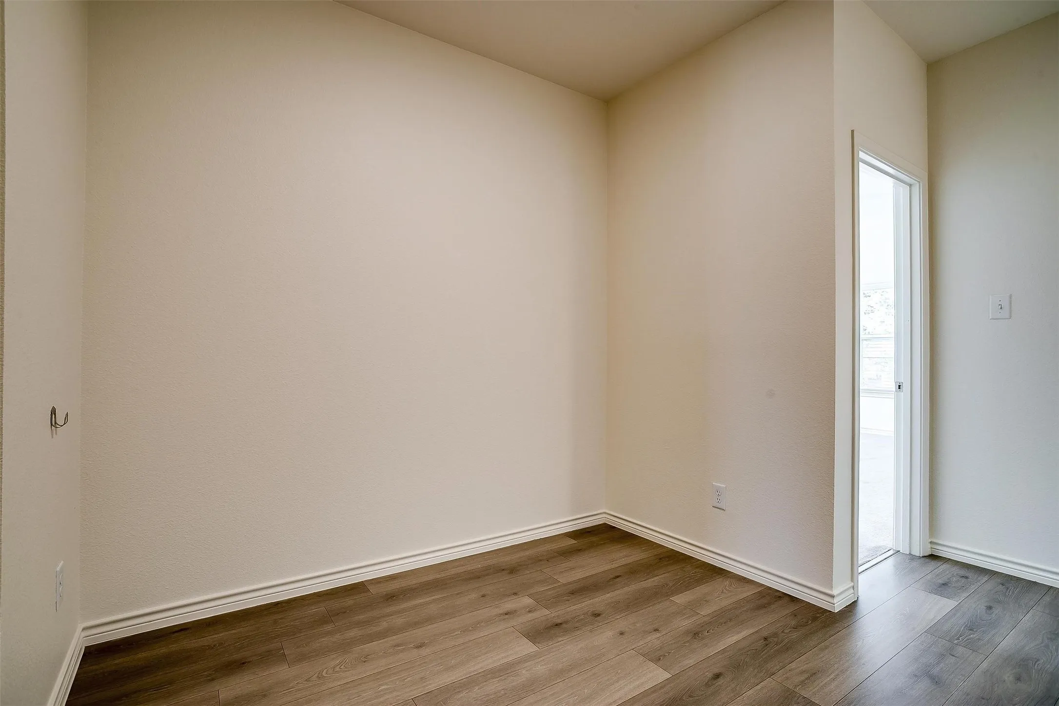 Single Family Residence For Rent in Tarrant County , 211 Athenia Drive, Fort Worth, Texas 76114, 3 Bedroom, 3 Bathroom, 2 Garage spaces, 1,652 Sqft, built in 2020, mls#21334717, Real Estate Agent in Fort Worth, Homes For Rent in Tarrant county, Homes For Rent in Fort Worth, Realtor in Fort Worth Texas, Real Estate Brokerage Independent Realty Texas, Luminita Cordes Realtor