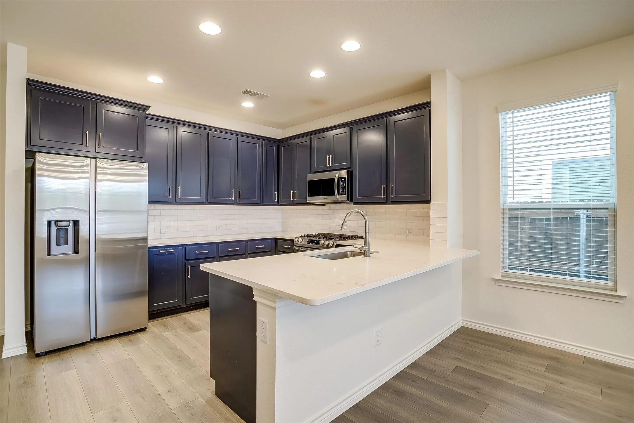 Single Family Residence For Rent in Tarrant County , 211 Athenia Drive, Fort Worth, Texas 76114, 3 Bedroom, 3 Bathroom, 2 Garage spaces, 1,652 Sqft, built in 2020, mls#21334717, Real Estate Agent in Fort Worth, Homes For Rent in Tarrant county, Homes For Rent in Fort Worth, Realtor in Fort Worth Texas, Real Estate Brokerage Independent Realty Texas, Luminita Cordes Realtor