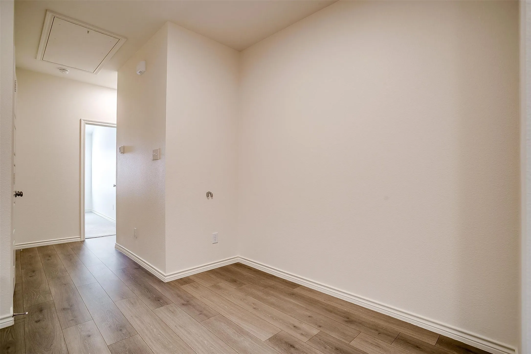 Single Family Residence For Rent in Tarrant County , 211 Athenia Drive, Fort Worth, Texas 76114, 3 Bedroom, 3 Bathroom, 2 Garage spaces, 1,652 Sqft, built in 2020, mls#21334717, Real Estate Agent in Fort Worth, Homes For Rent in Tarrant county, Homes For Rent in Fort Worth, Realtor in Fort Worth Texas, Real Estate Brokerage Independent Realty Texas, Luminita Cordes Realtor