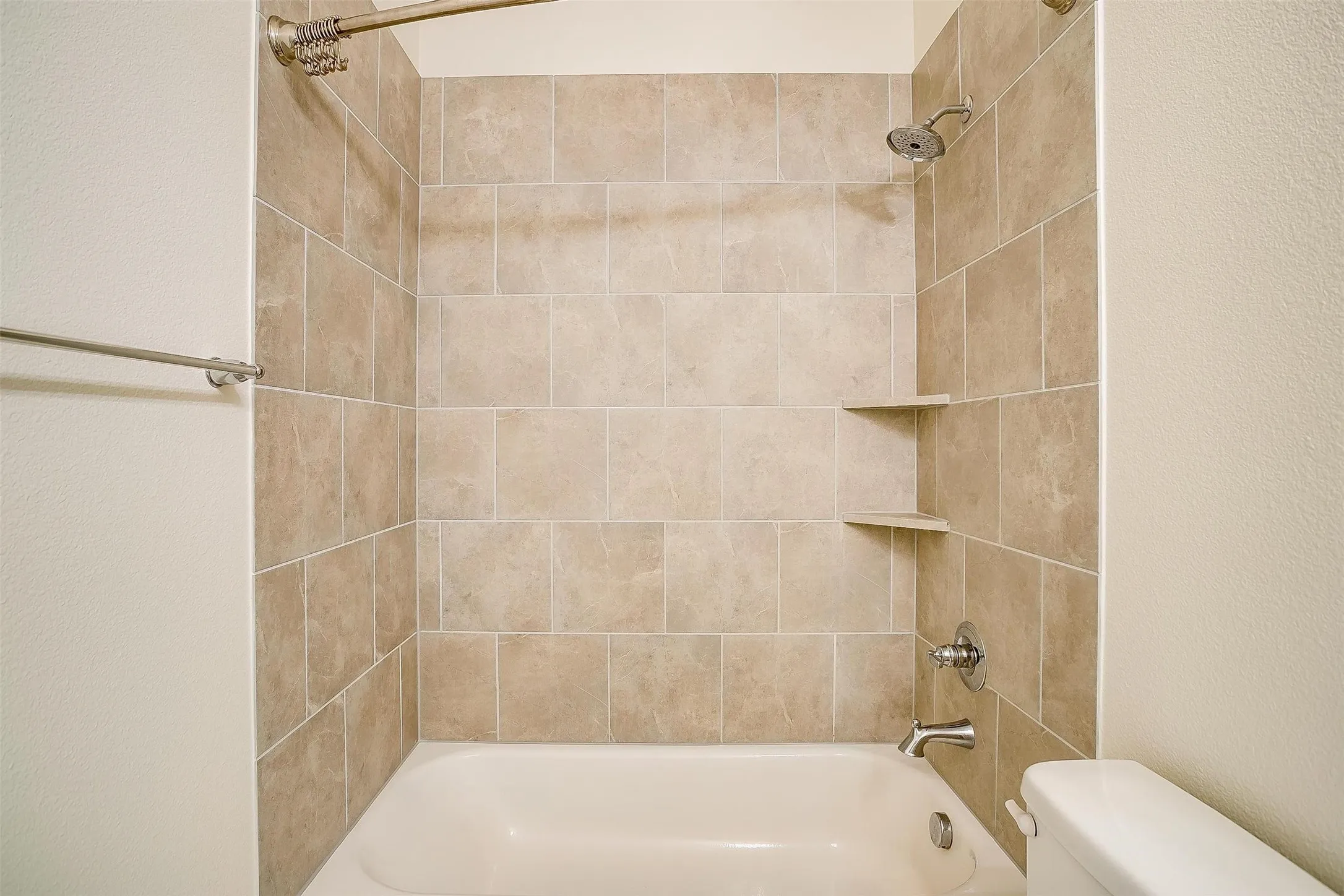 Single Family Residence For Rent in Tarrant County , 211 Athenia Drive, Fort Worth, Texas 76114, 3 Bedroom, 3 Bathroom, 2 Garage spaces, 1,652 Sqft, built in 2020, mls#21334717, Real Estate Agent in Fort Worth, Homes For Rent in Tarrant county, Homes For Rent in Fort Worth, Realtor in Fort Worth Texas, Real Estate Brokerage Independent Realty Texas, Luminita Cordes Realtor