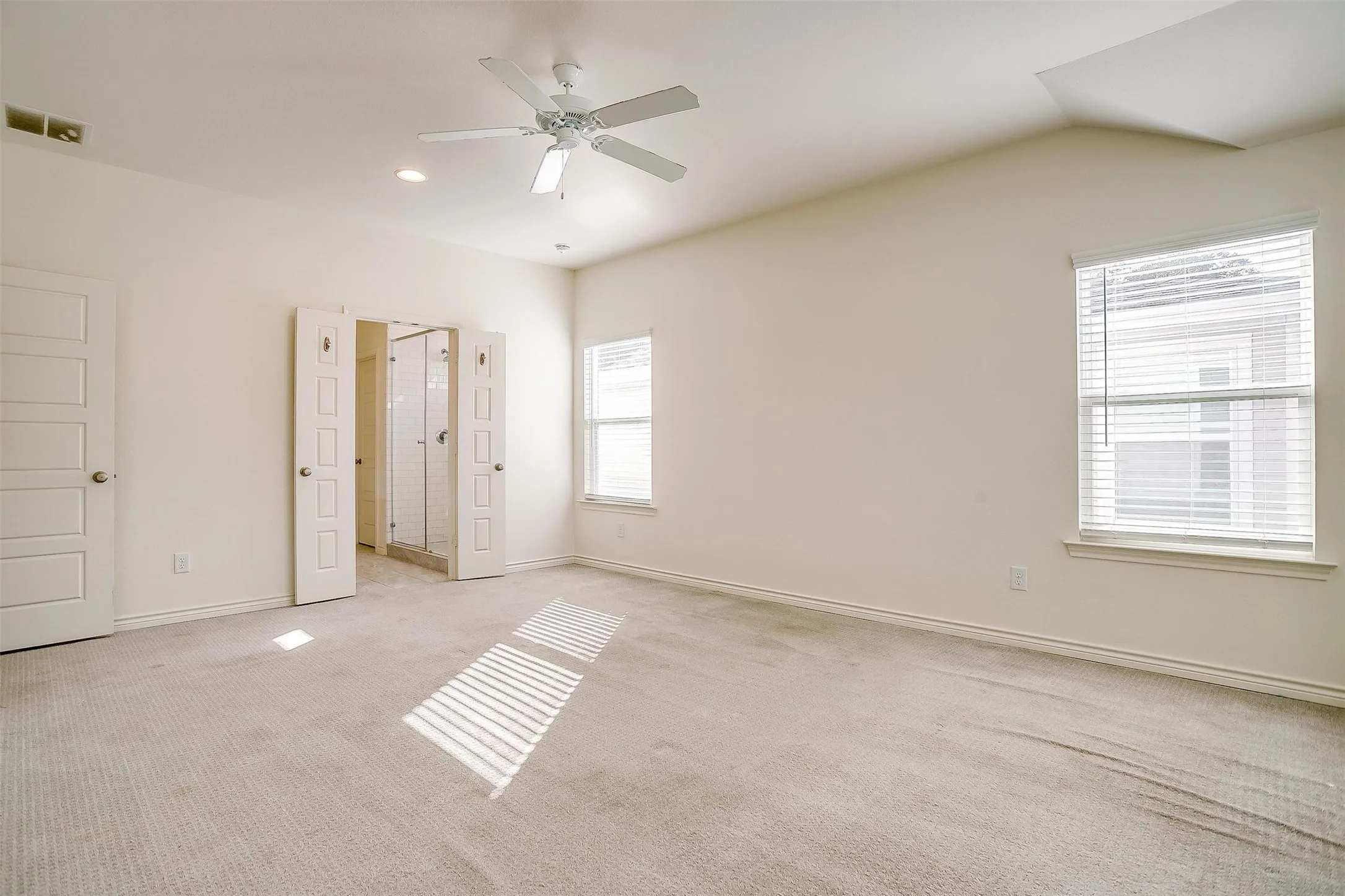 Single Family Residence For Rent in Tarrant County , 211 Athenia Drive, Fort Worth, Texas 76114, 3 Bedroom, 3 Bathroom, 2 Garage spaces, 1,652 Sqft, built in 2020, mls#21334717, Real Estate Agent in Fort Worth, Homes For Rent in Tarrant county, Homes For Rent in Fort Worth, Realtor in Fort Worth Texas, Real Estate Brokerage Independent Realty Texas, Luminita Cordes Realtor