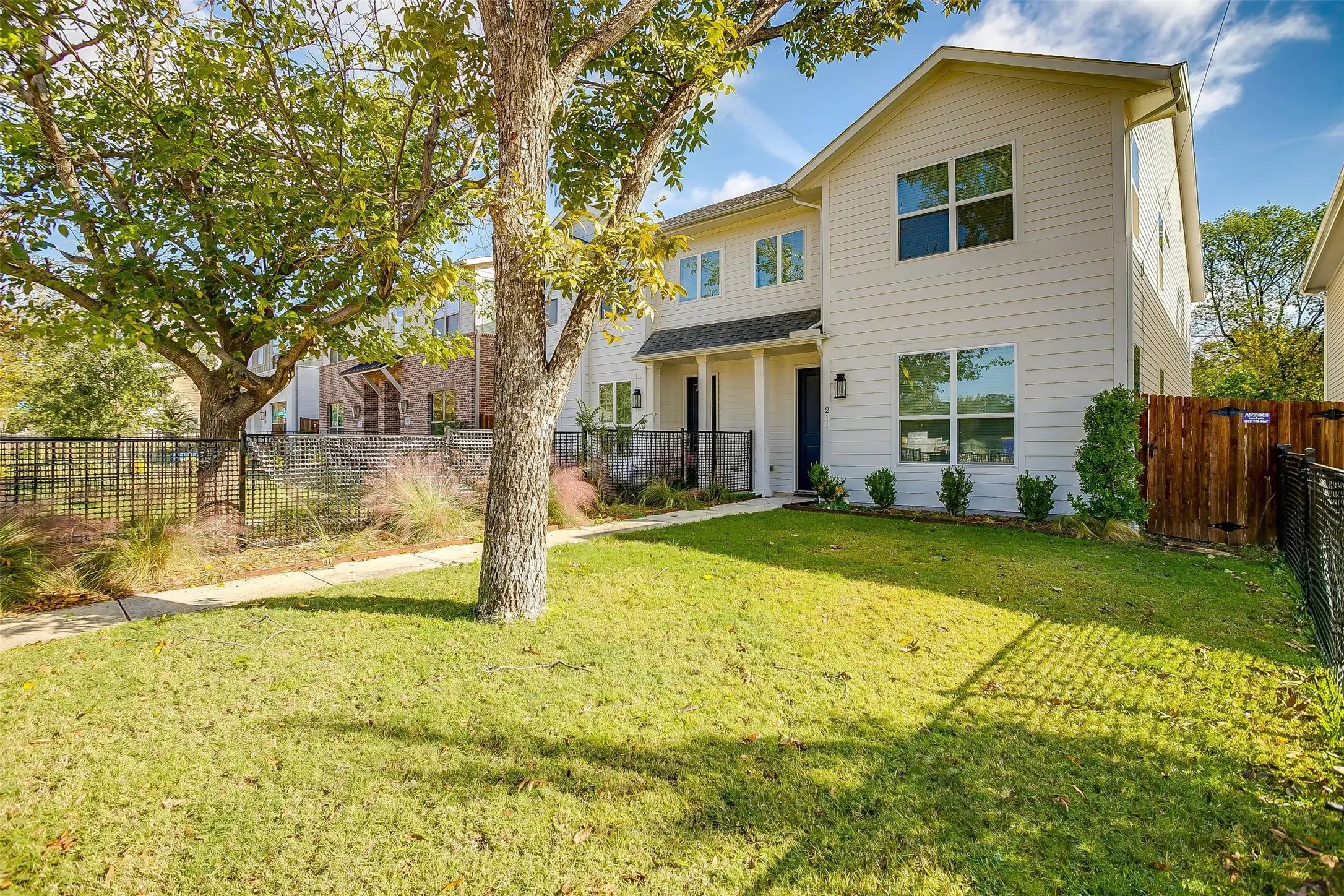 Single Family Residence For Rent in Tarrant County , 211 Athenia Drive, Fort Worth, Texas 76114, 3 Bedroom, 3 Bathroom, 2 Garage spaces, 1,652 Sqft, built in 2020, mls#21334717, Real Estate Agent in Fort Worth, Homes For Rent in Tarrant county, Homes For Rent in Fort Worth, Realtor in Fort Worth Texas, Real Estate Brokerage Independent Realty Texas, Luminita Cordes Realtor