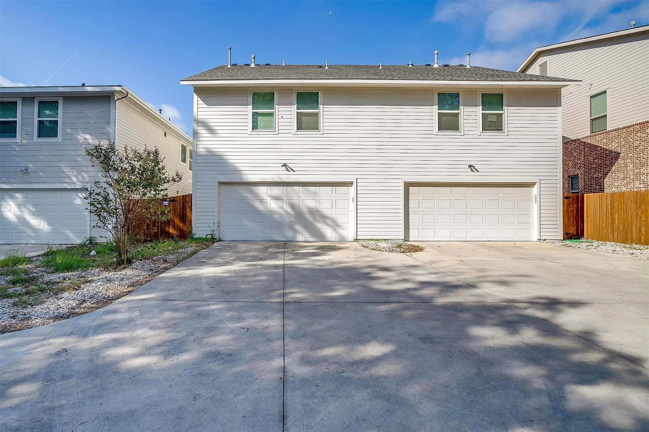 Single Family Residence For Rent in Tarrant County , 211 Athenia Drive, Fort Worth, Texas 76114, 3 Bedroom, 3 Bathroom, 2 Garage spaces, 1,652 Sqft, built in 2020, mls#21334717, Real Estate Agent in Fort Worth, Homes For Rent in Tarrant county, Homes For Rent in Fort Worth, Realtor in Fort Worth Texas, Real Estate Brokerage Independent Realty Texas, Luminita Cordes Realtor