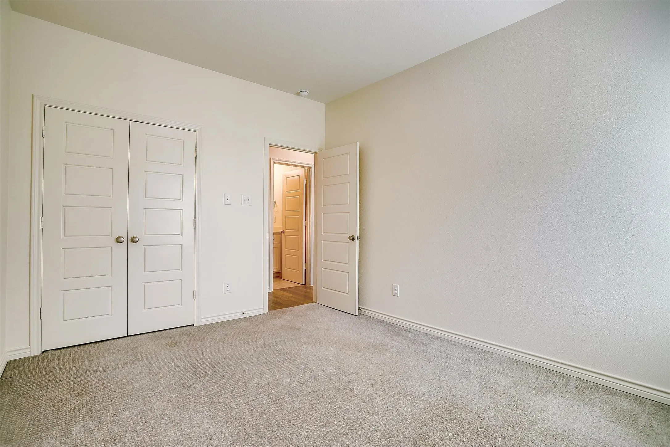 Single Family Residence For Rent in Tarrant County , 211 Athenia Drive, Fort Worth, Texas 76114, 3 Bedroom, 3 Bathroom, 2 Garage spaces, 1,652 Sqft, built in 2020, mls#21334717, Real Estate Agent in Fort Worth, Homes For Rent in Tarrant county, Homes For Rent in Fort Worth, Realtor in Fort Worth Texas, Real Estate Brokerage Independent Realty Texas, Luminita Cordes Realtor
