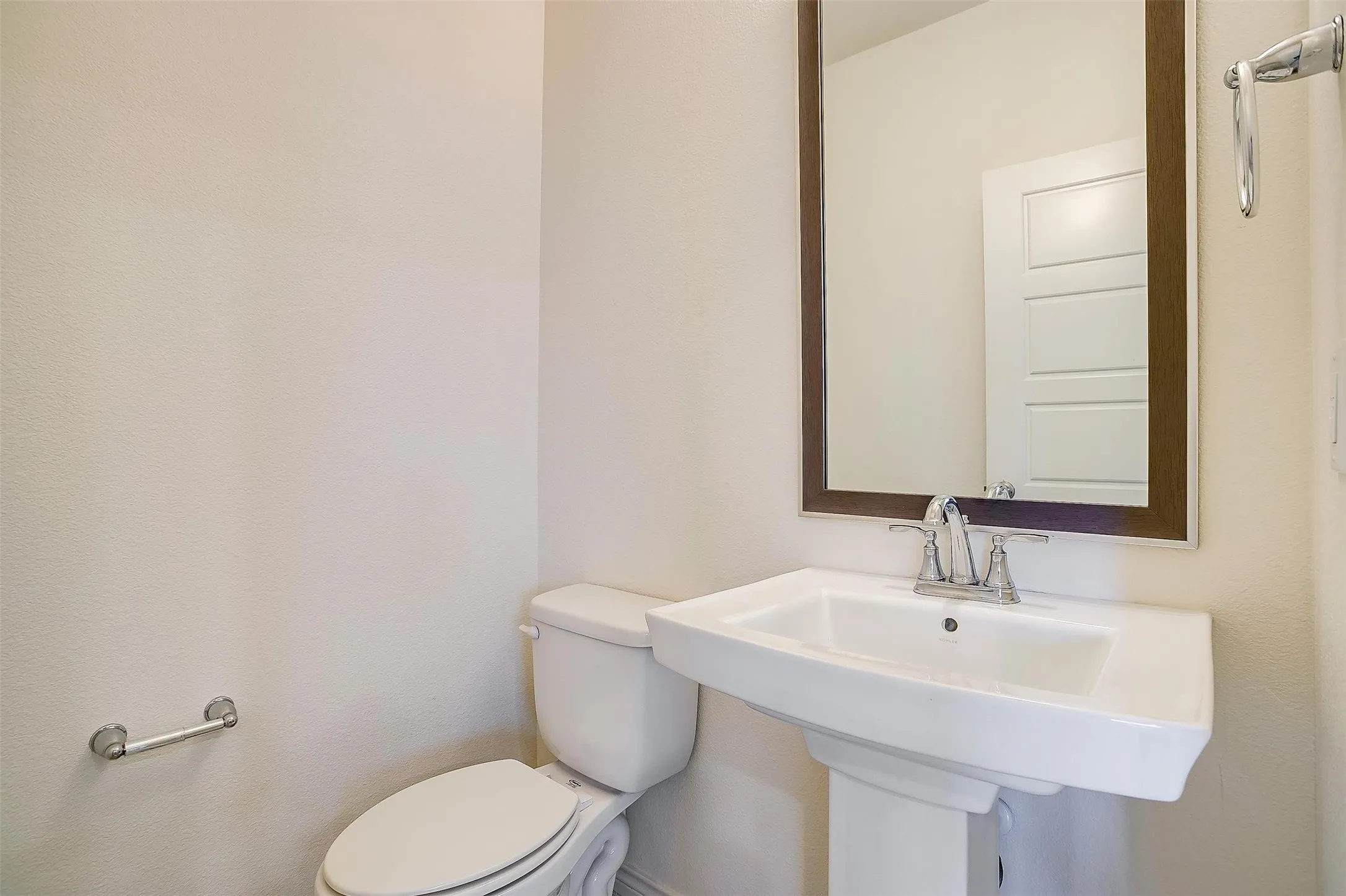 Single Family Residence For Rent in Tarrant County , 211 Athenia Drive, Fort Worth, Texas 76114, 3 Bedroom, 3 Bathroom, 2 Garage spaces, 1,652 Sqft, built in 2020, mls#21334717, Real Estate Agent in Fort Worth, Homes For Rent in Tarrant county, Homes For Rent in Fort Worth, Realtor in Fort Worth Texas, Real Estate Brokerage Independent Realty Texas, Luminita Cordes Realtor