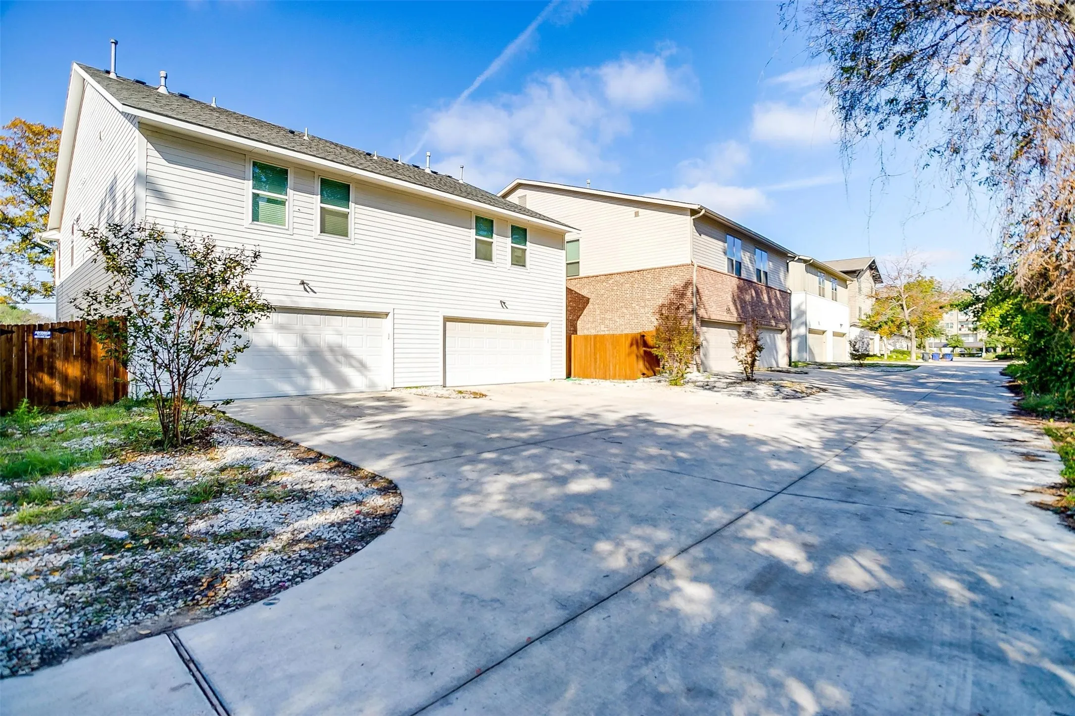 Single Family Residence For Rent in Tarrant County , 211 Athenia Drive, Fort Worth, Texas 76114, 3 Bedroom, 3 Bathroom, 2 Garage spaces, 1,652 Sqft, built in 2020, mls#21334717, Real Estate Agent in Fort Worth, Homes For Rent in Tarrant county, Homes For Rent in Fort Worth, Realtor in Fort Worth Texas, Real Estate Brokerage Independent Realty Texas, Luminita Cordes Realtor