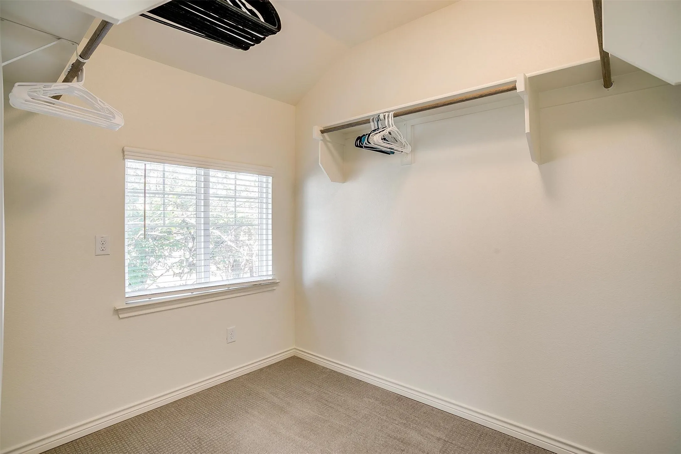 Single Family Residence For Rent in Tarrant County , 211 Athenia Drive, Fort Worth, Texas 76114, 3 Bedroom, 3 Bathroom, 2 Garage spaces, 1,652 Sqft, built in 2020, mls#21334717, Real Estate Agent in Fort Worth, Homes For Rent in Tarrant county, Homes For Rent in Fort Worth, Realtor in Fort Worth Texas, Real Estate Brokerage Independent Realty Texas, Luminita Cordes Realtor
